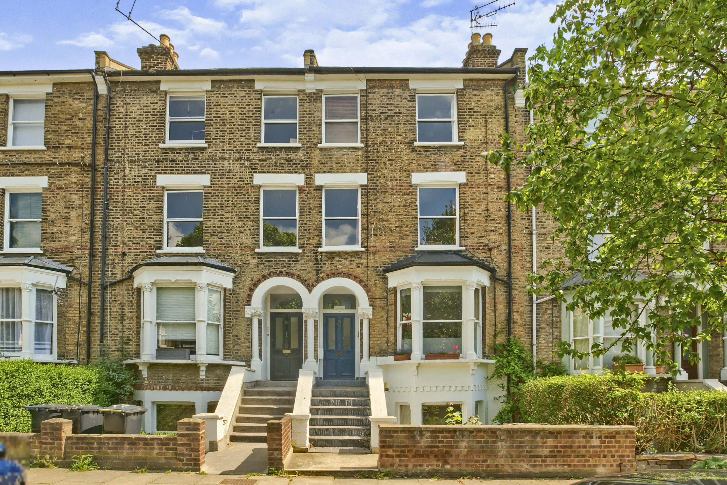 2 bedroom flat for sale in Huddleston Road, Tufnell Park, N7 0EG