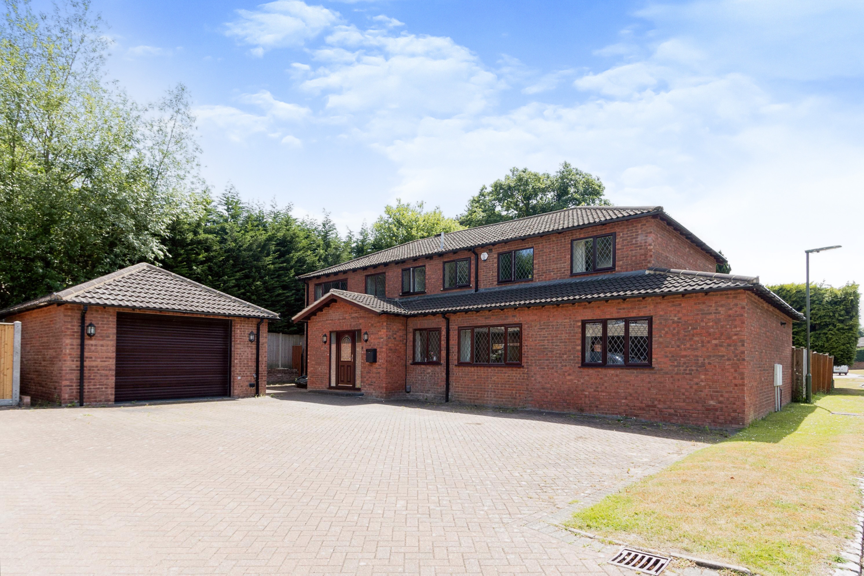 5 bedroom detached house for sale in Pans Gardens, Camberley, GU15 1HY