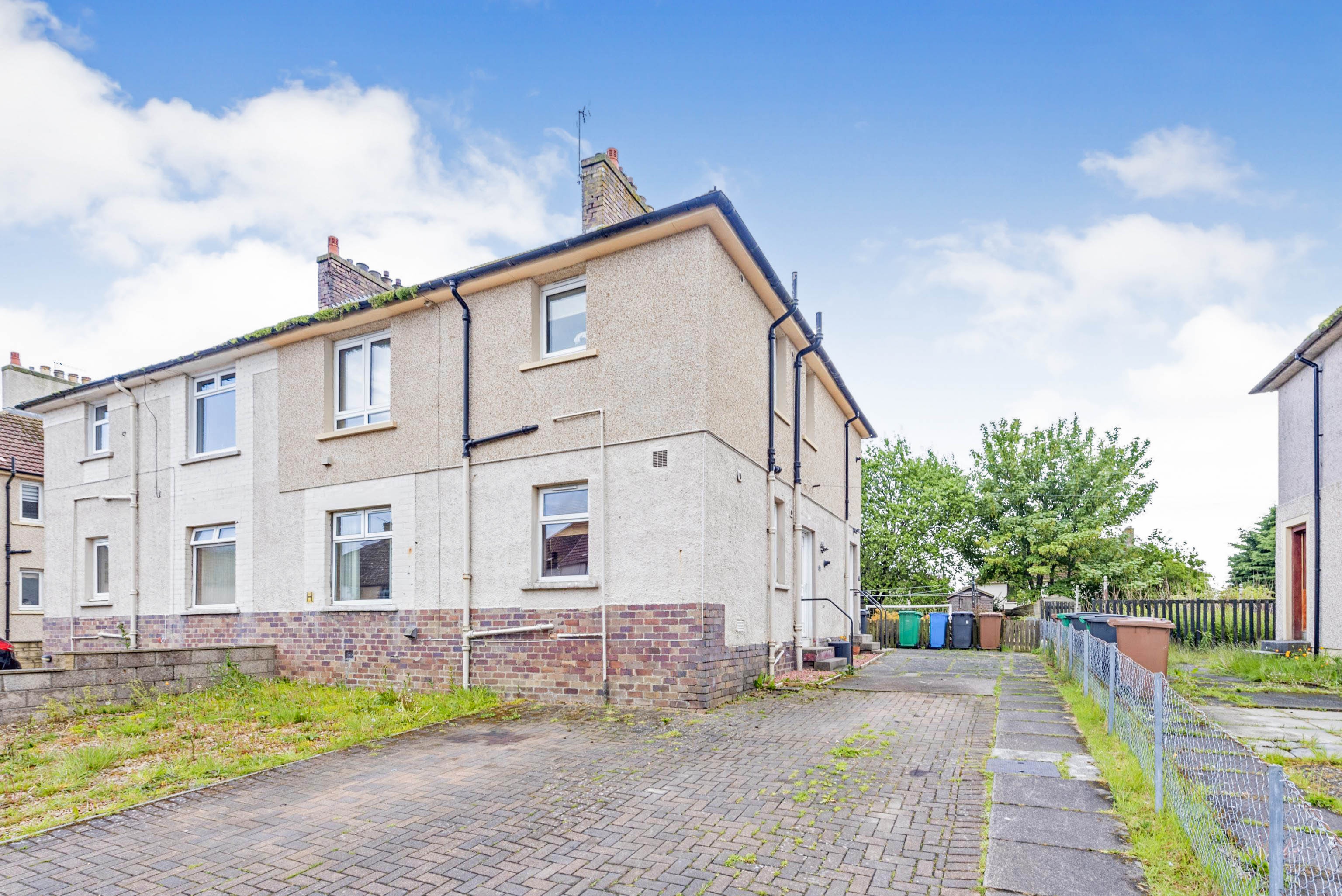 2 bedroom flat for sale in Woodend Park, Cardenden, KY5 0NJ