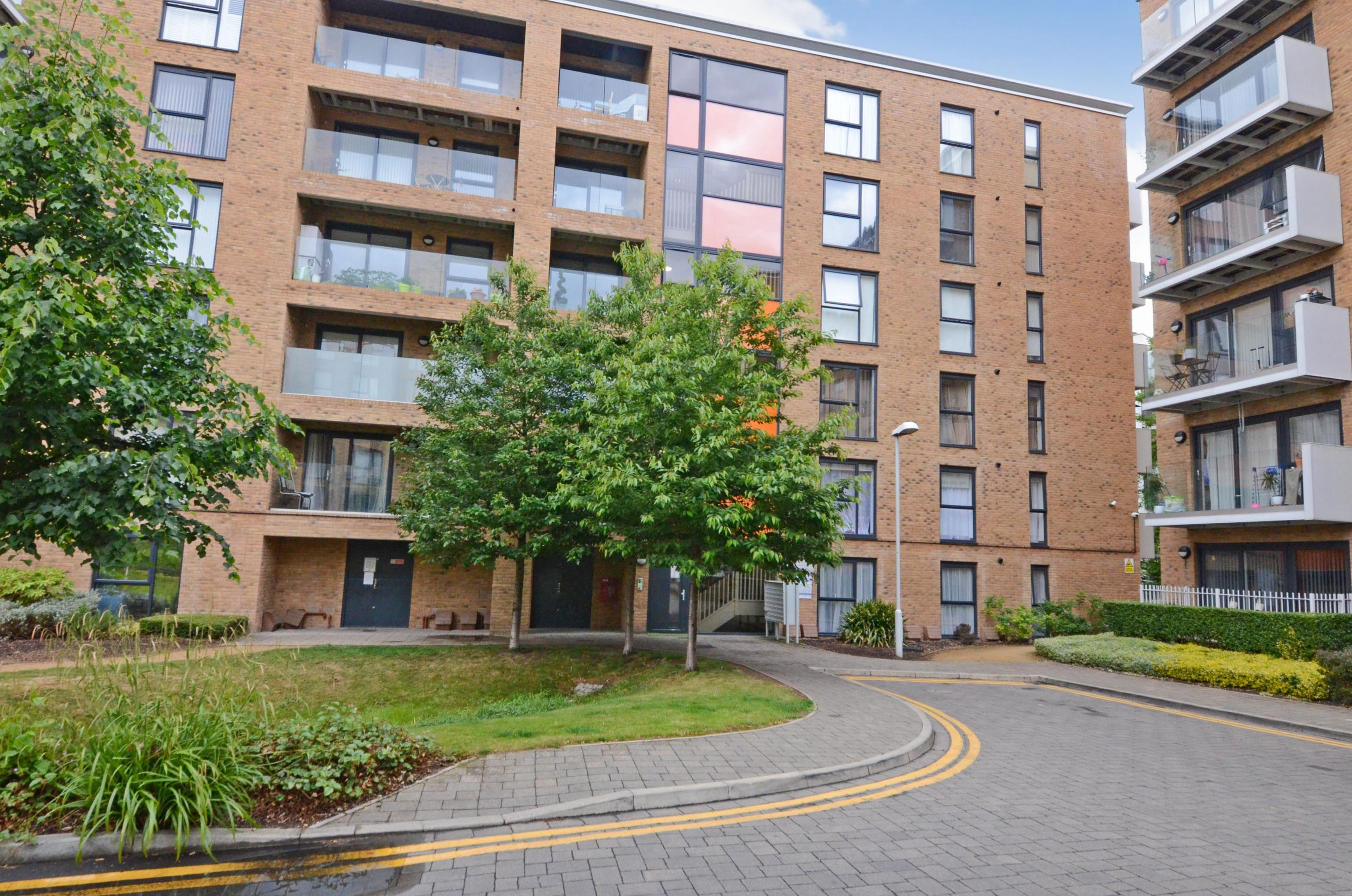 2 bedroom flat for sale in 15 Zodiac Close, Edgware, HA8 5FJ