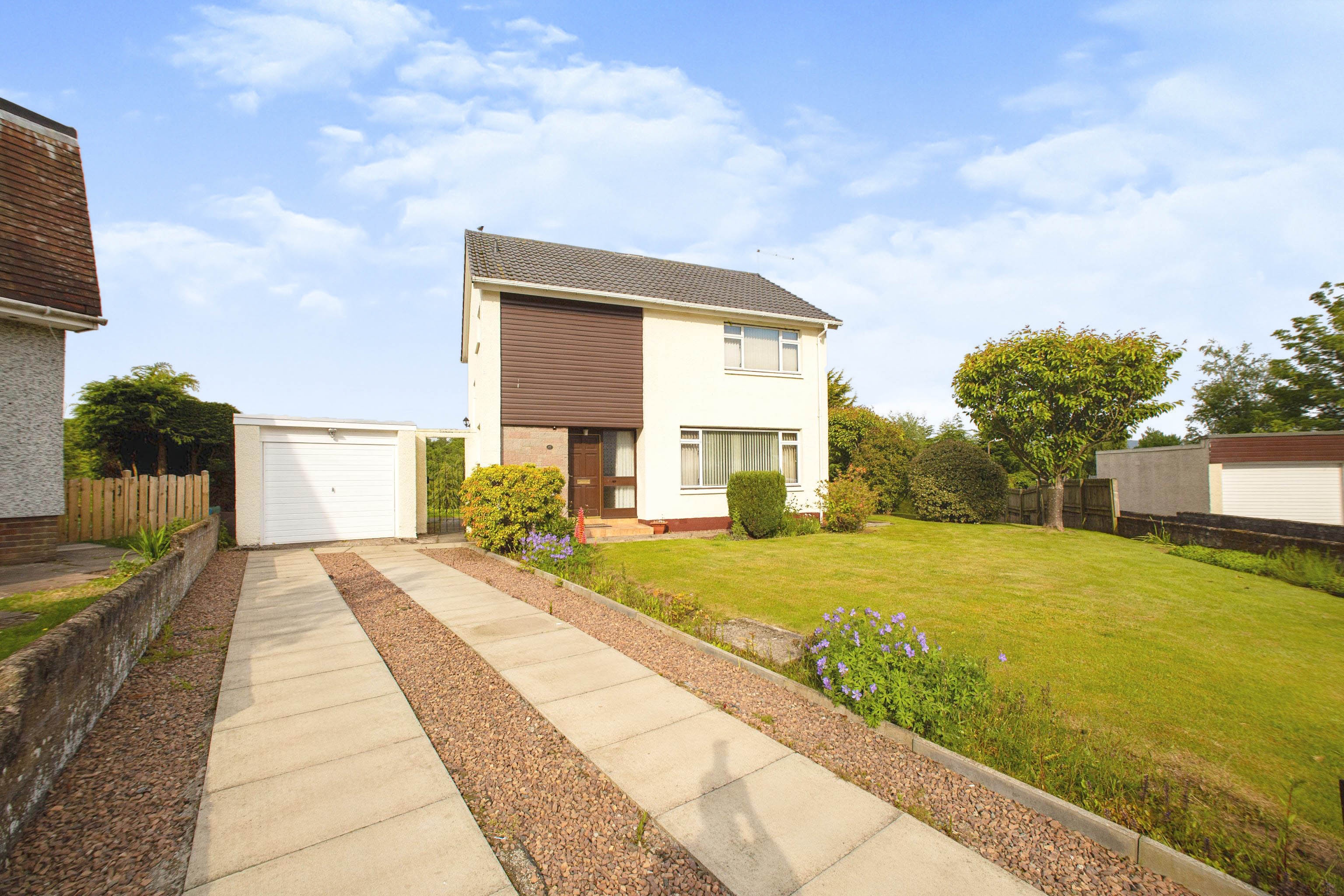 3 bedroom detached house for sale in Montrose Way, Dunblane, FK15 9JL