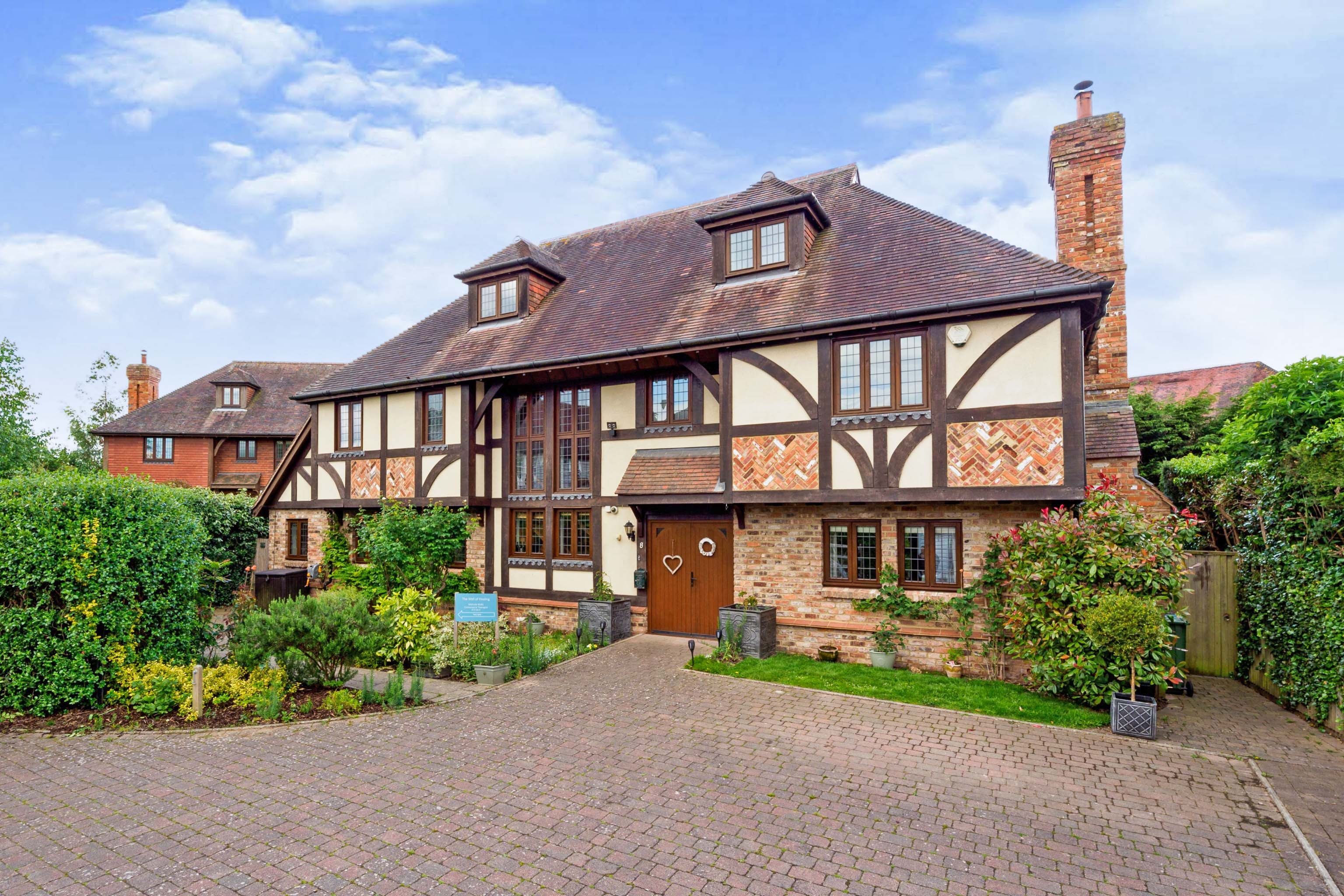 6 bedroom detached house for sale in Copperfields, Tunbridge Wells, TN2 5HZ