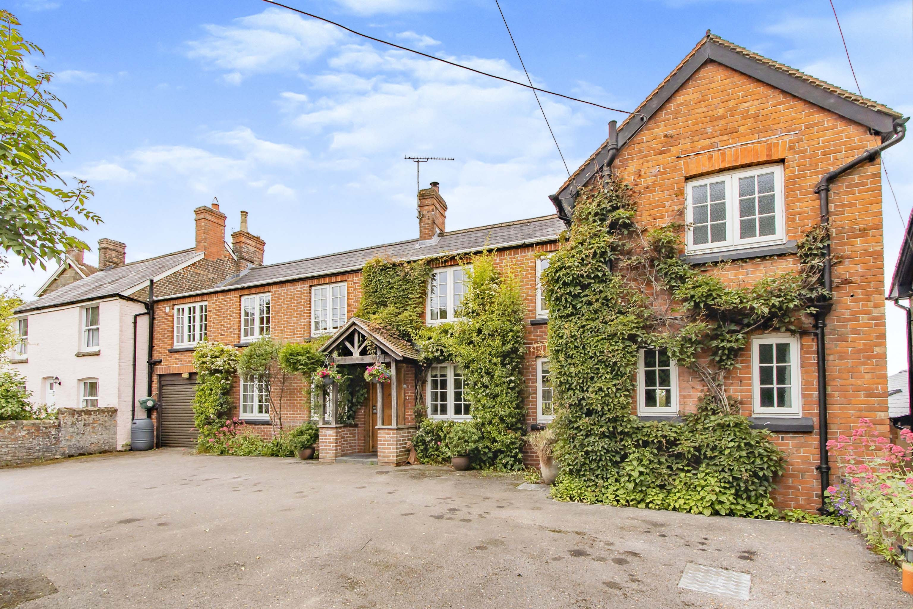 4 bedroom end of terrace house for sale in Well Lane, Shaftesbury, SP7 8LW