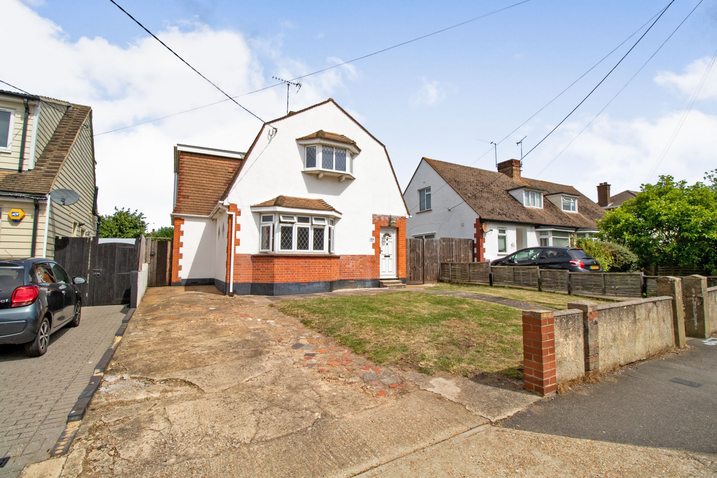 3 bedroom detached house for sale in Thundersley Park Road, Benfleet