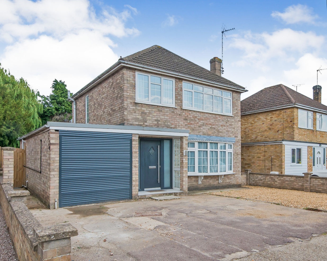 3 bedroom detached house for sale in Sherwood Drive, Spalding, PE11 1QP