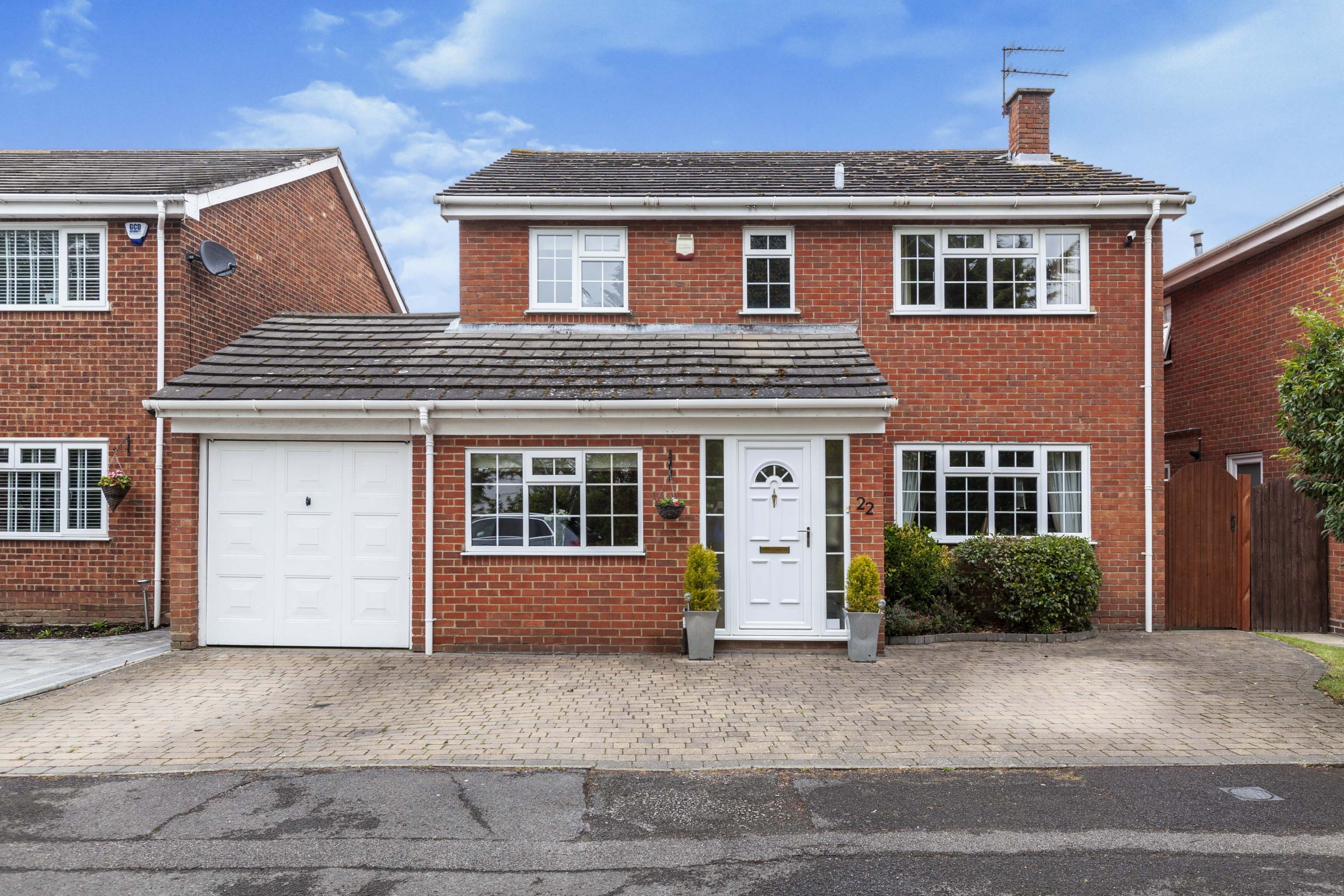 4 Bedroom Detached House For Sale In Bray Court Maidenhead Sl6 2dr