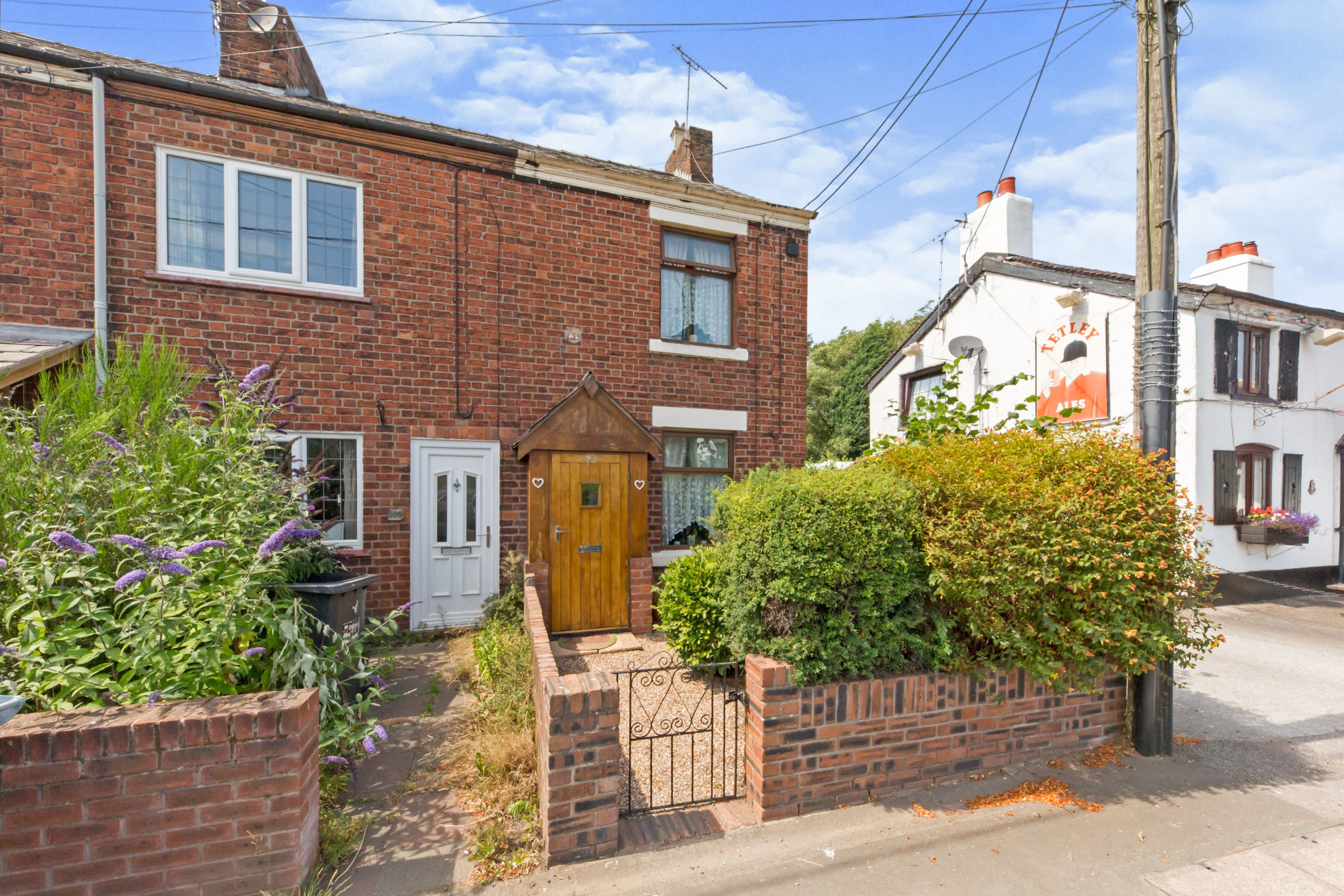 2 bedroom end of terrace house for sale in Crewe Road, Sandbach, CW11 4RF