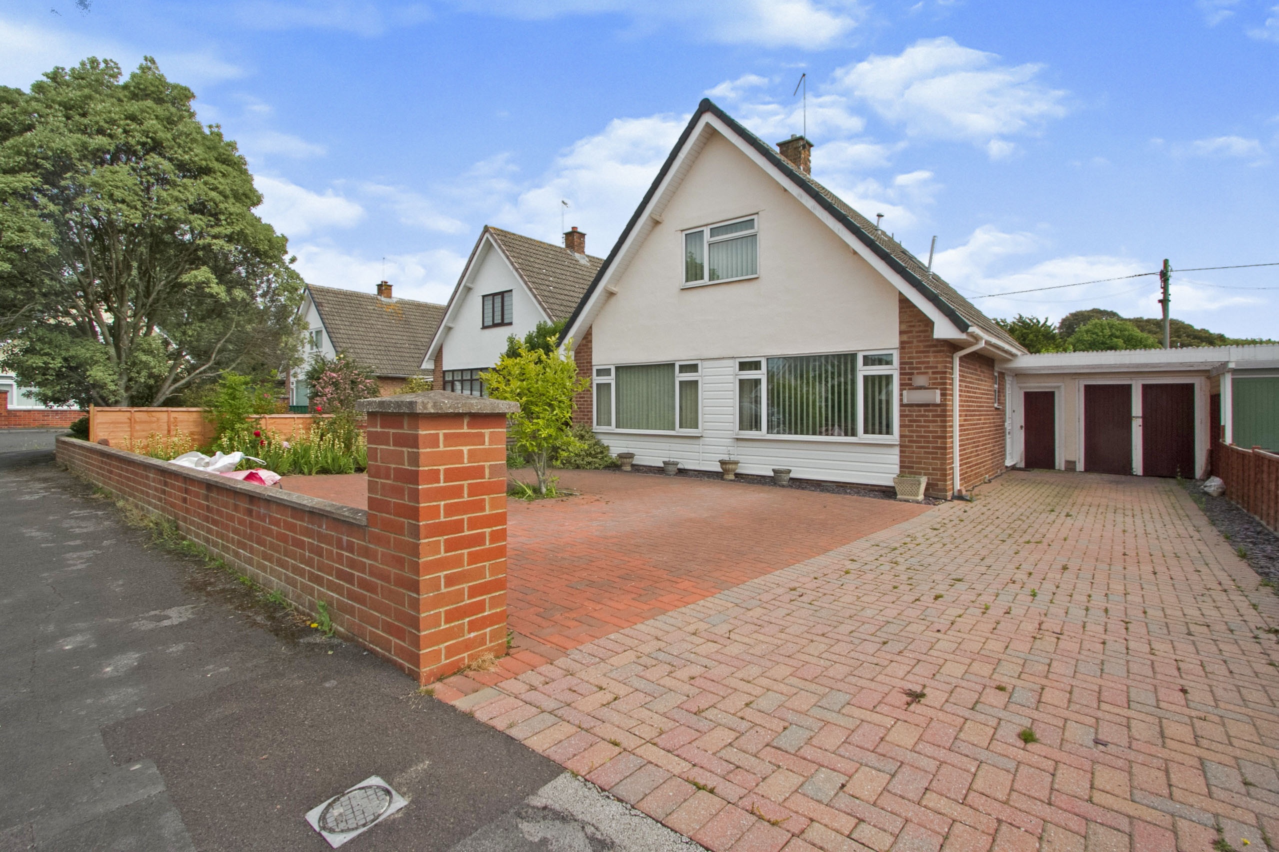 3 bedroom detached bungalow for sale in Locking, Weston super mare