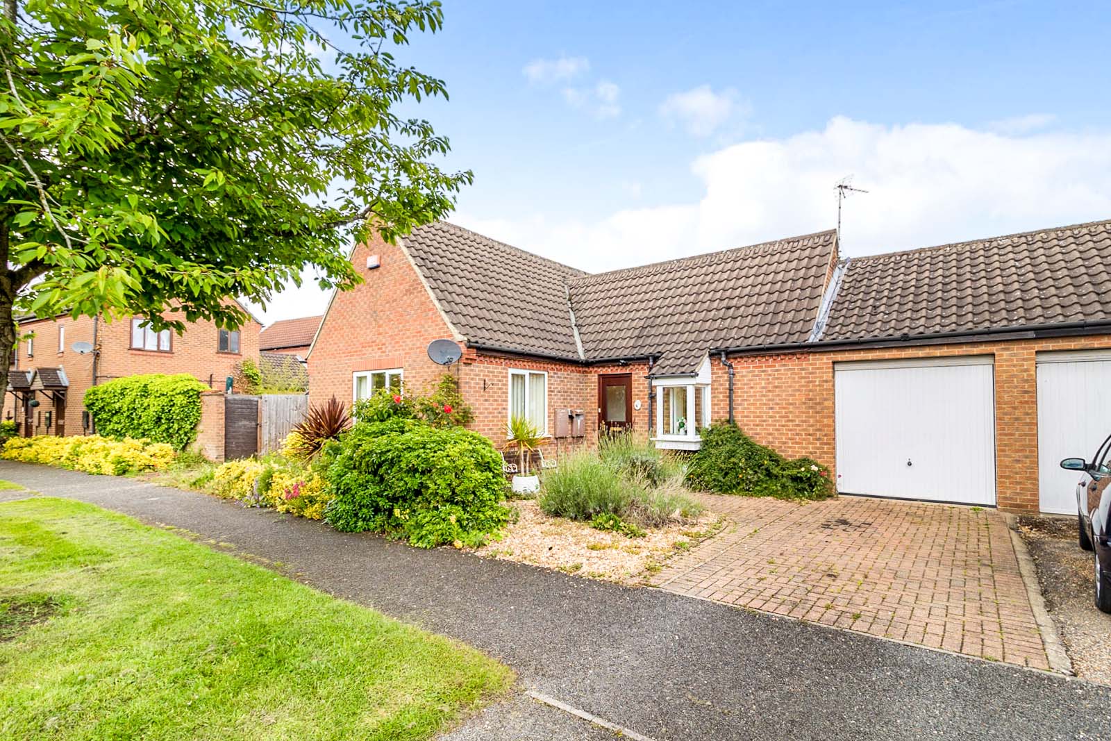 2 bedroom bungalow for sale in Aldrich Drive, Milton Keynes, MK15 9LH