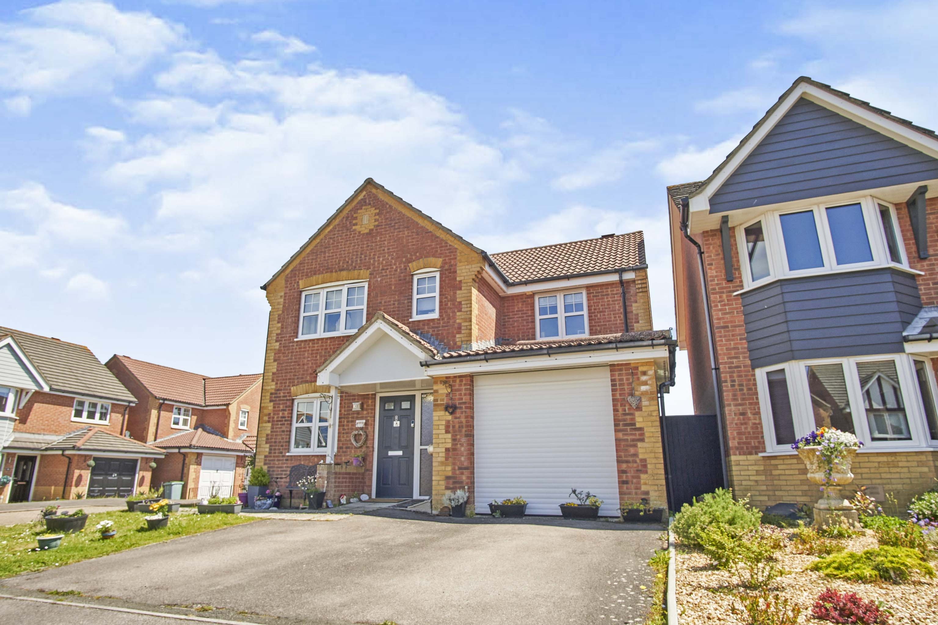 4 bedroom detached house for sale in Juniper Close, Newport, PO30 5EW