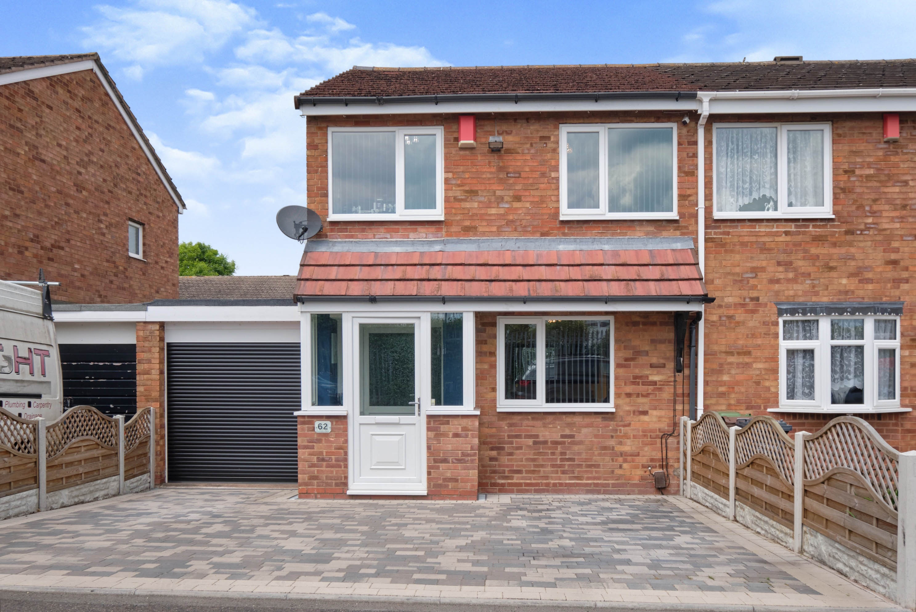 3 bedroom semidetached house for sale in Kingfisher Drive, Birmingham
