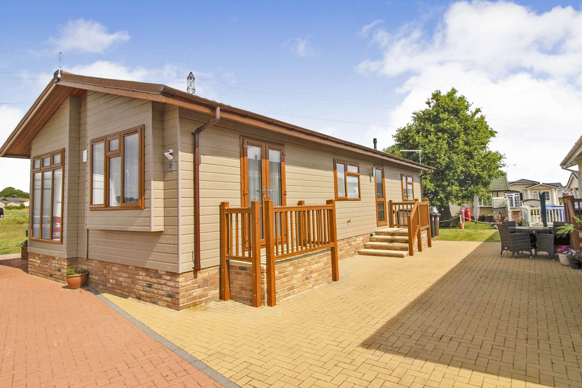 2 bedroom park home for sale in The Oaks, Wickford, SS11 7GP