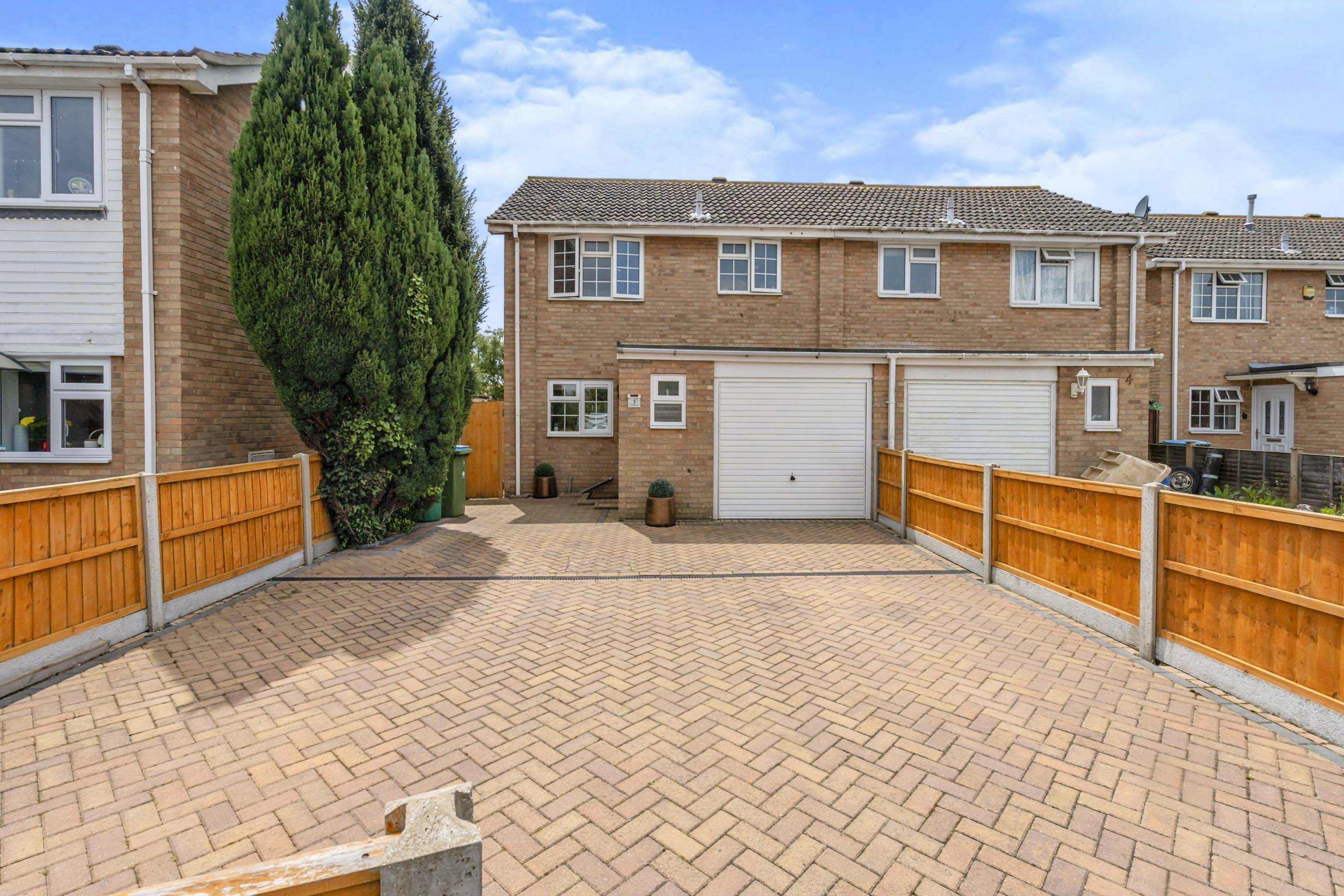 3 bedroom semidetached house for sale in Ashurst Close, North Bersted