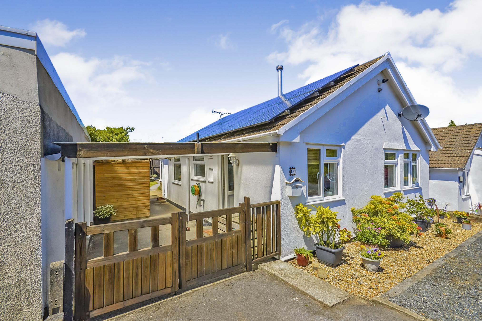 2 bedroom detached bungalow for sale in Hill Rise, Pentlepoir