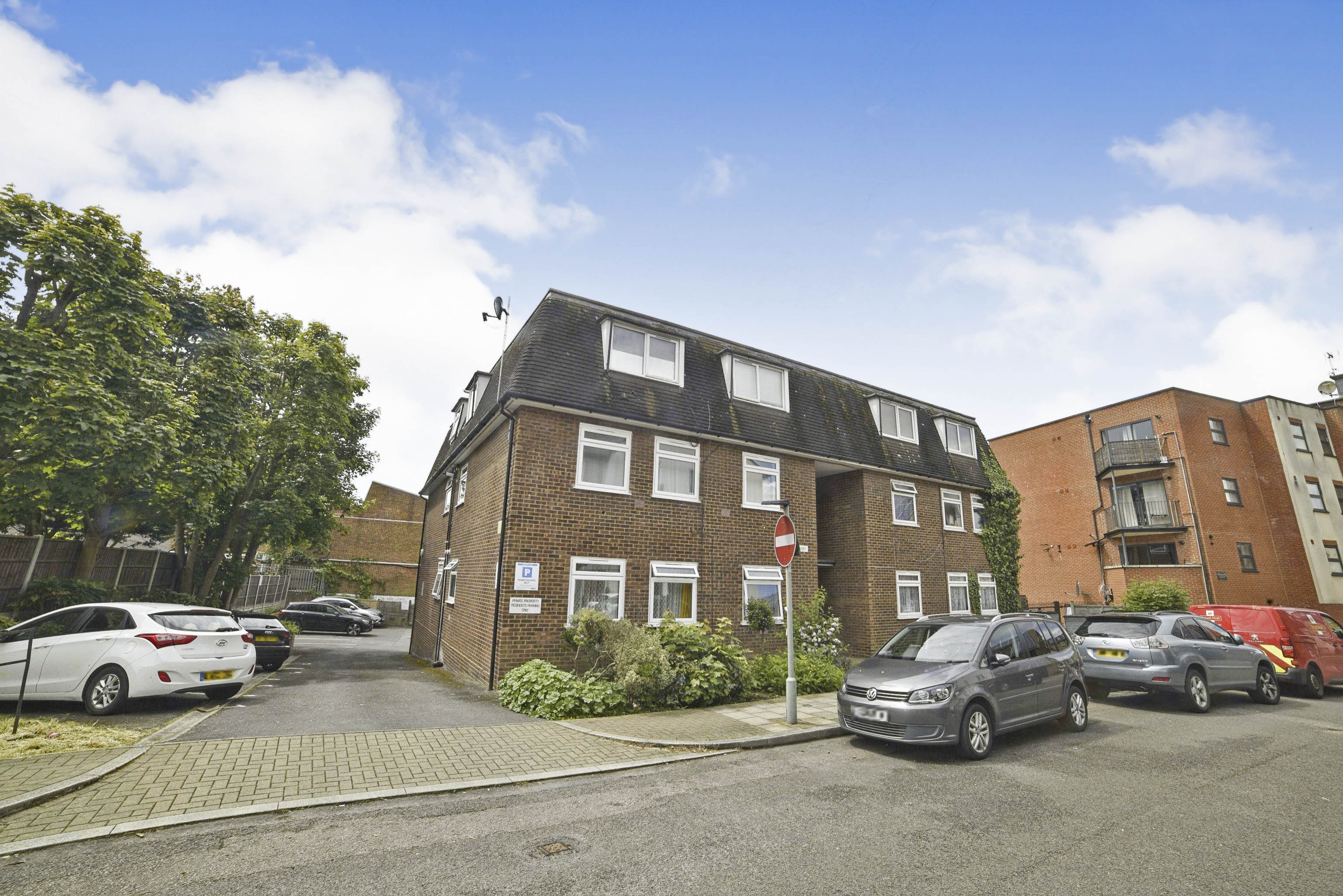 1 bedroom apartment for sale in Ashbourne Avenue, Harrow, HA2 0LE