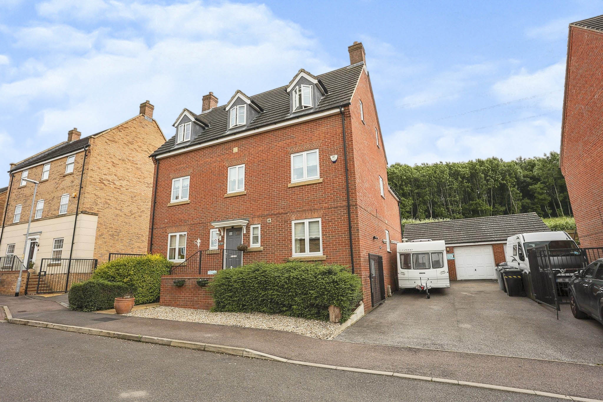 5 bedroom detached house for sale in Eyam Way, Grantham, NG31 7FT