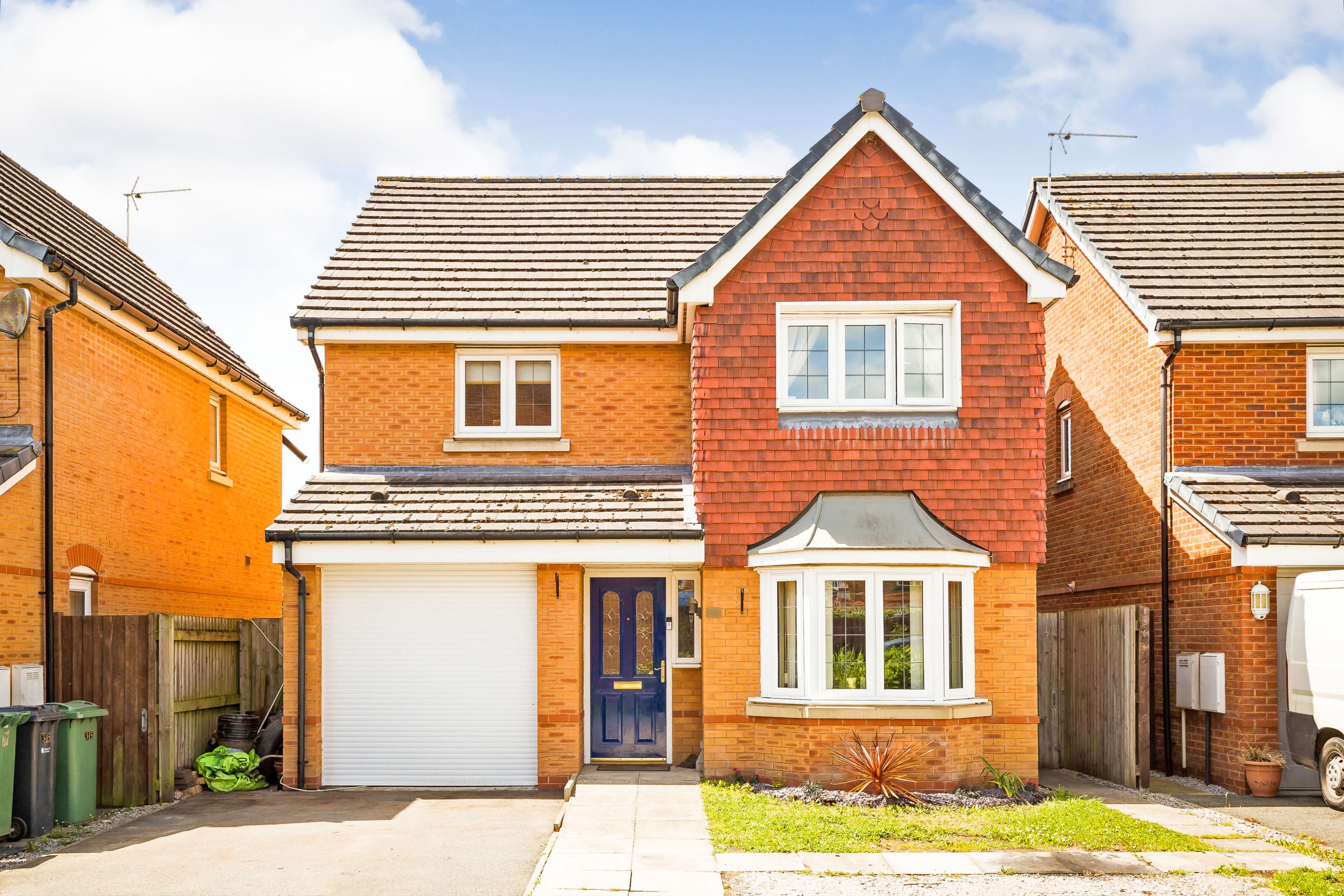 4 bedroom detached house for sale in Neston Close, Helsby, WA6 0FH