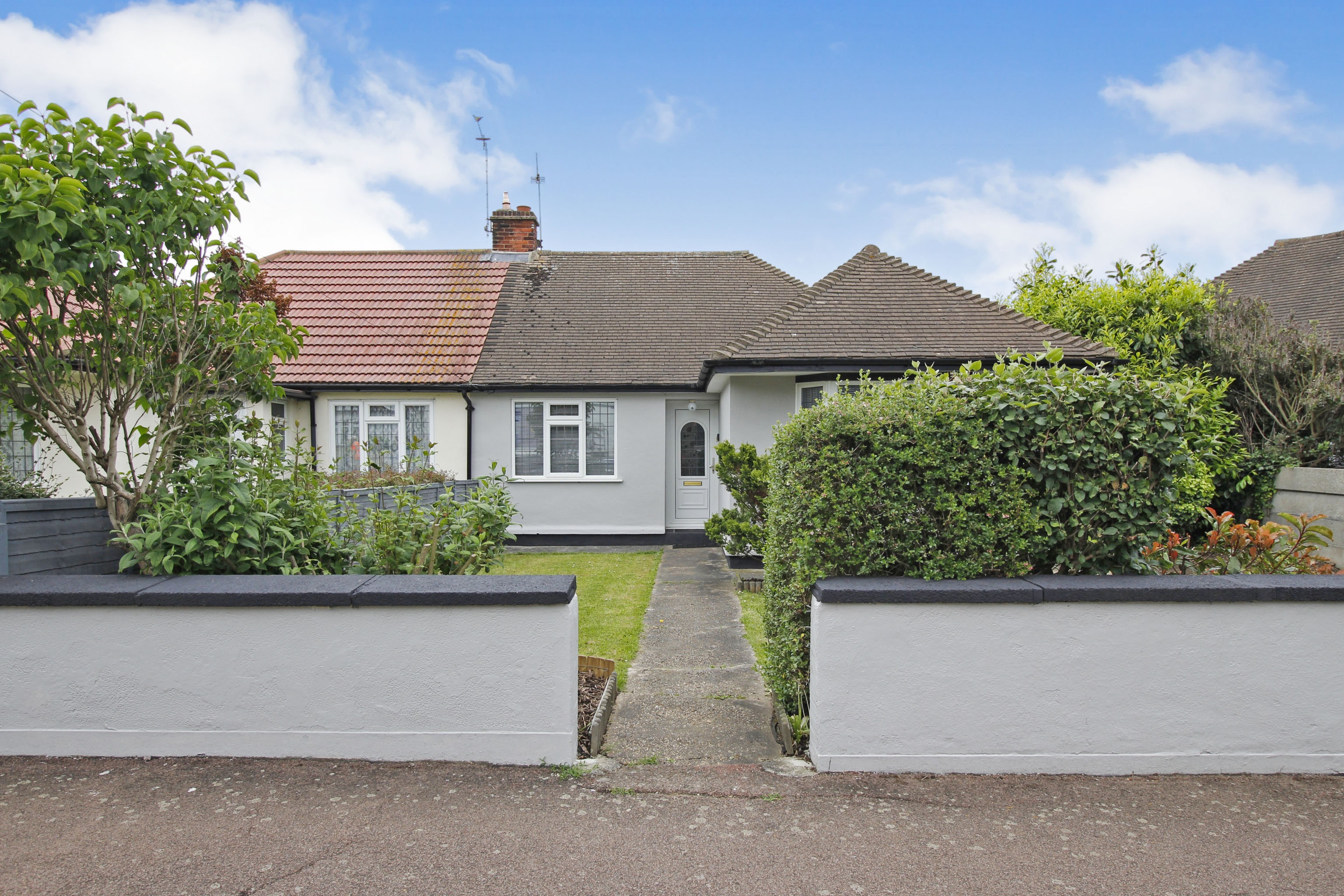 2 bedroom semidetached bungalow for sale in Highfield Gardens