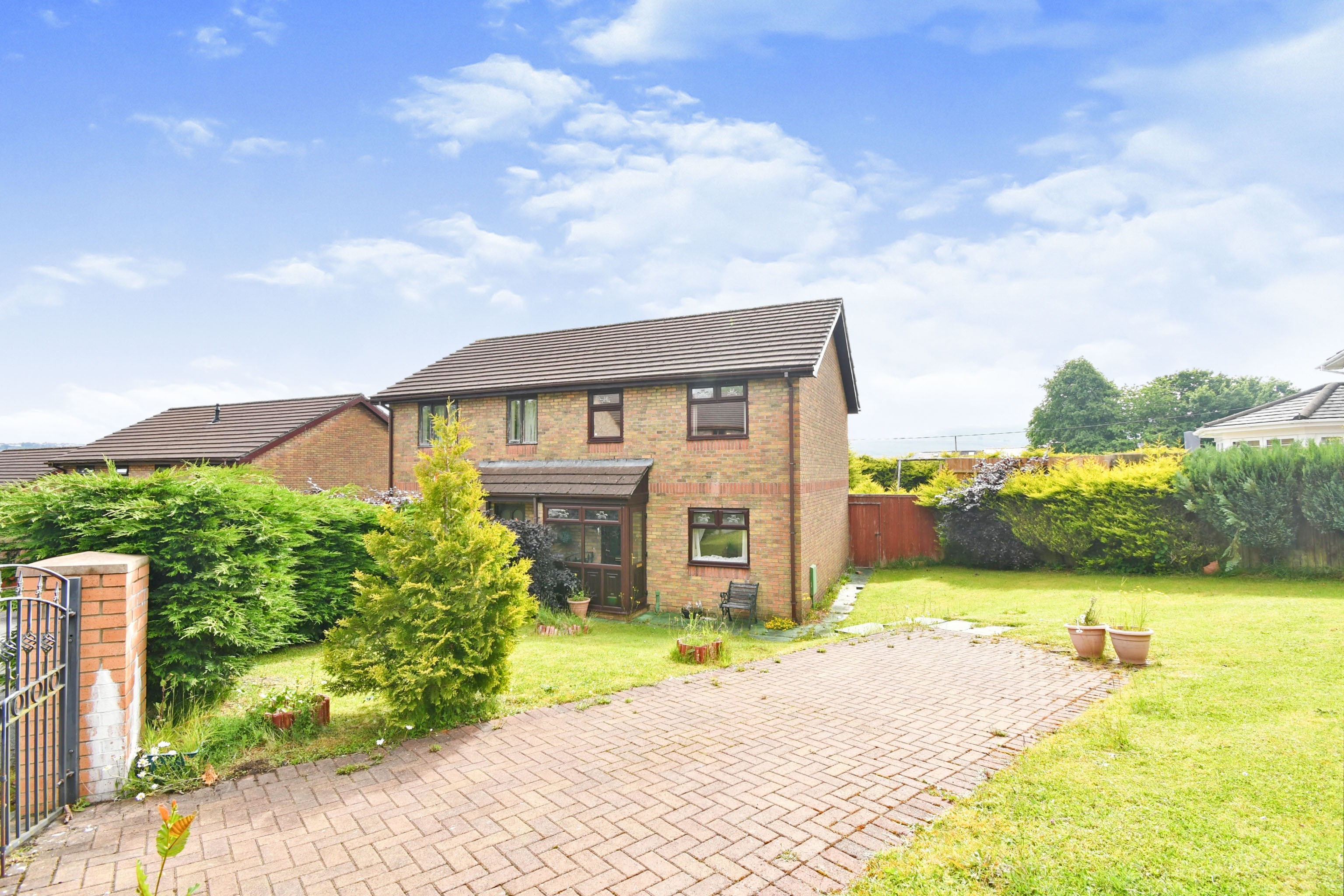 3 bedroom semidetached house for sale in Willow Close, Ebbw Vale, NP23 6WN