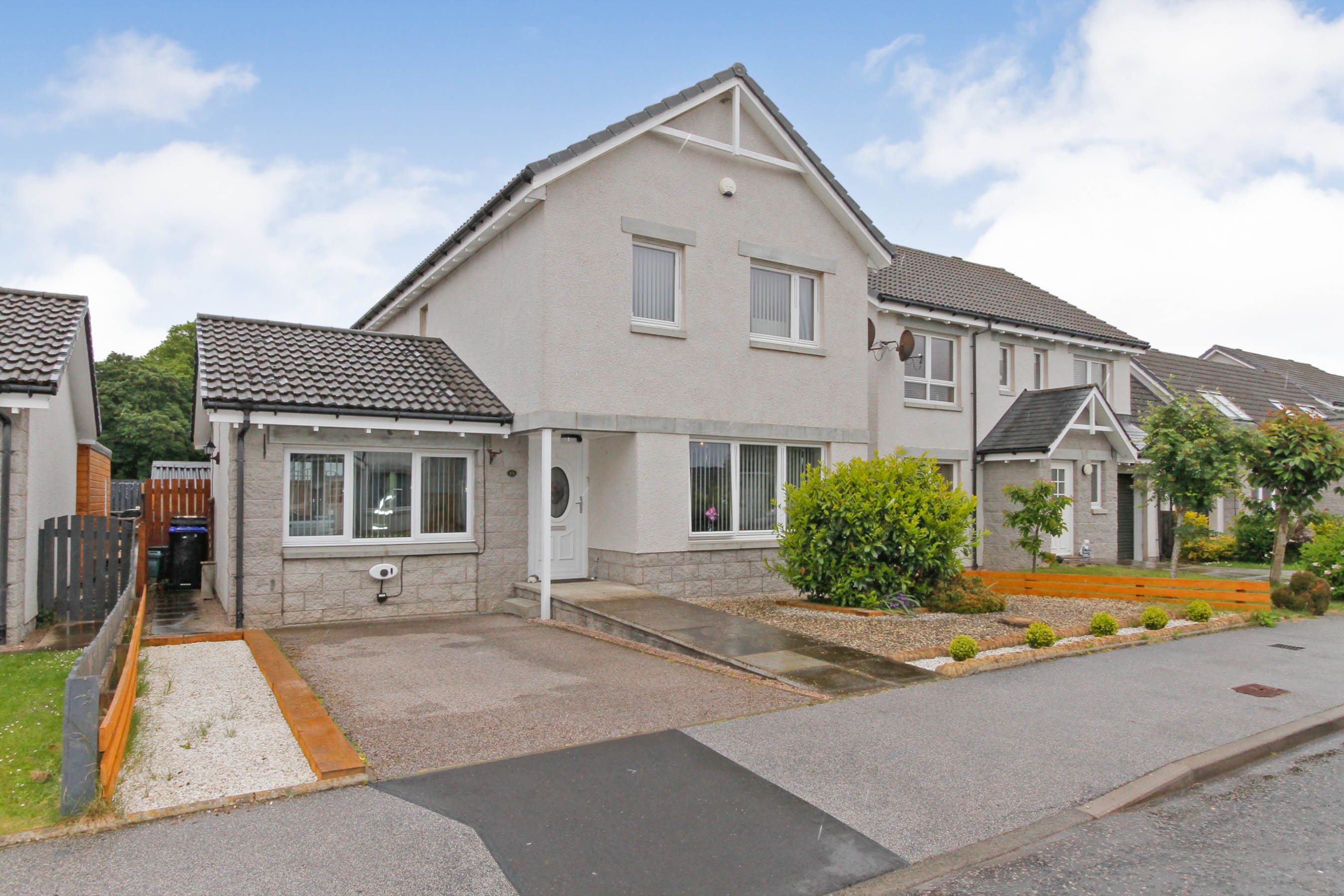 4 bedroom detached house for sale in Deveron Park, Huntly, AB54 8UZ