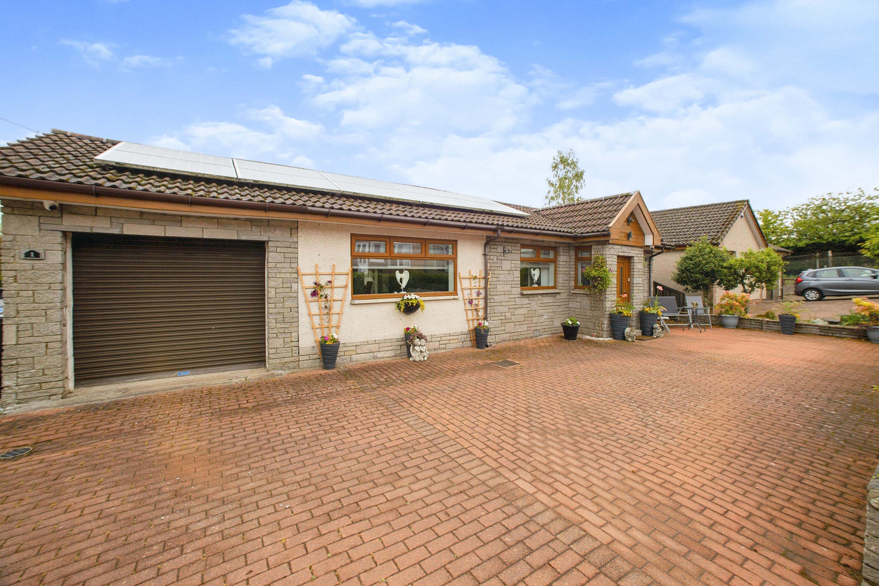 2 bedroom detached bungalow for sale in Hagholm Road, Lanark, ML11 7SG