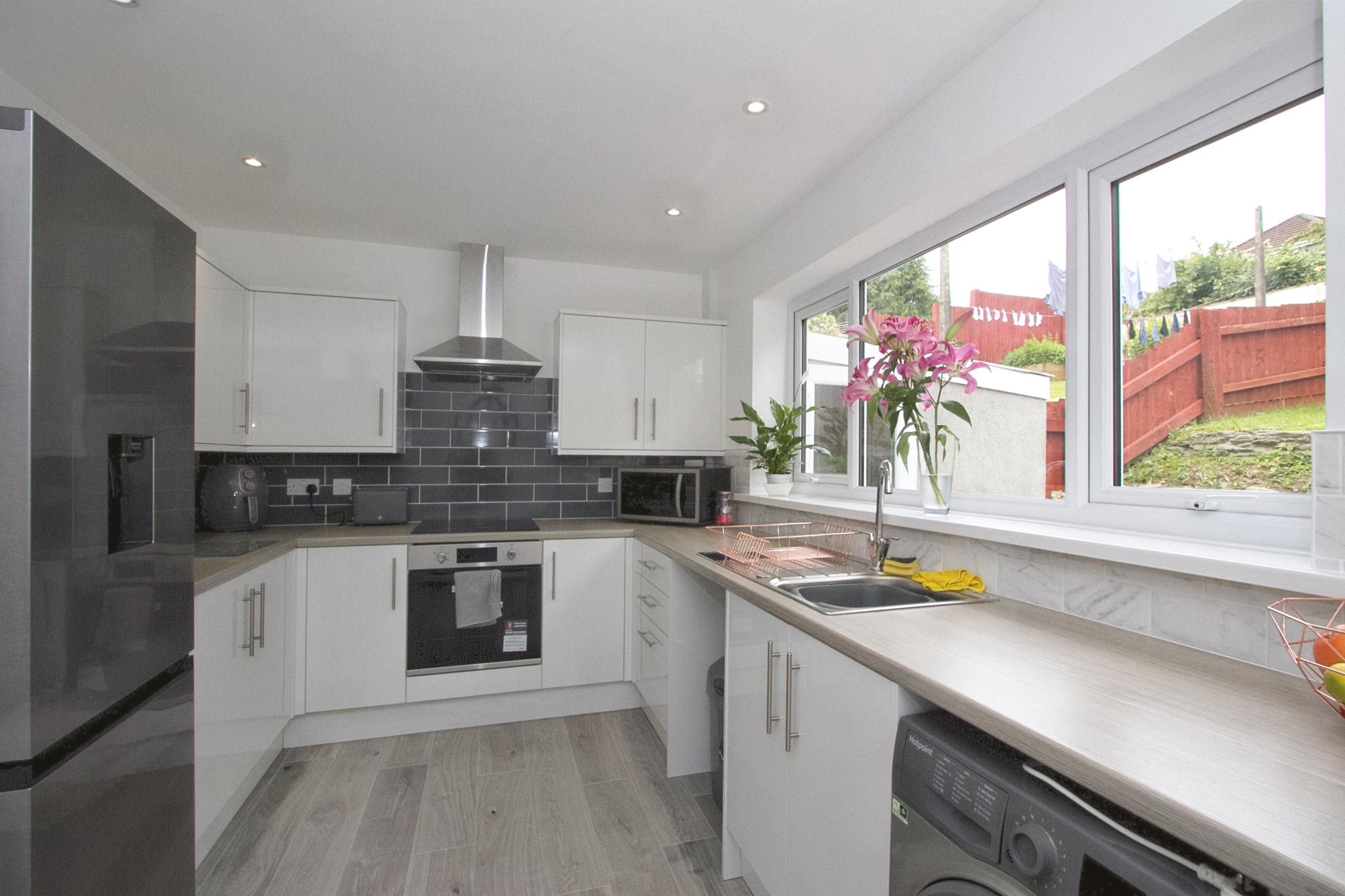 2 bedroom semidetached house for sale in Heol Barri, Caerphilly, CF83 2LX
