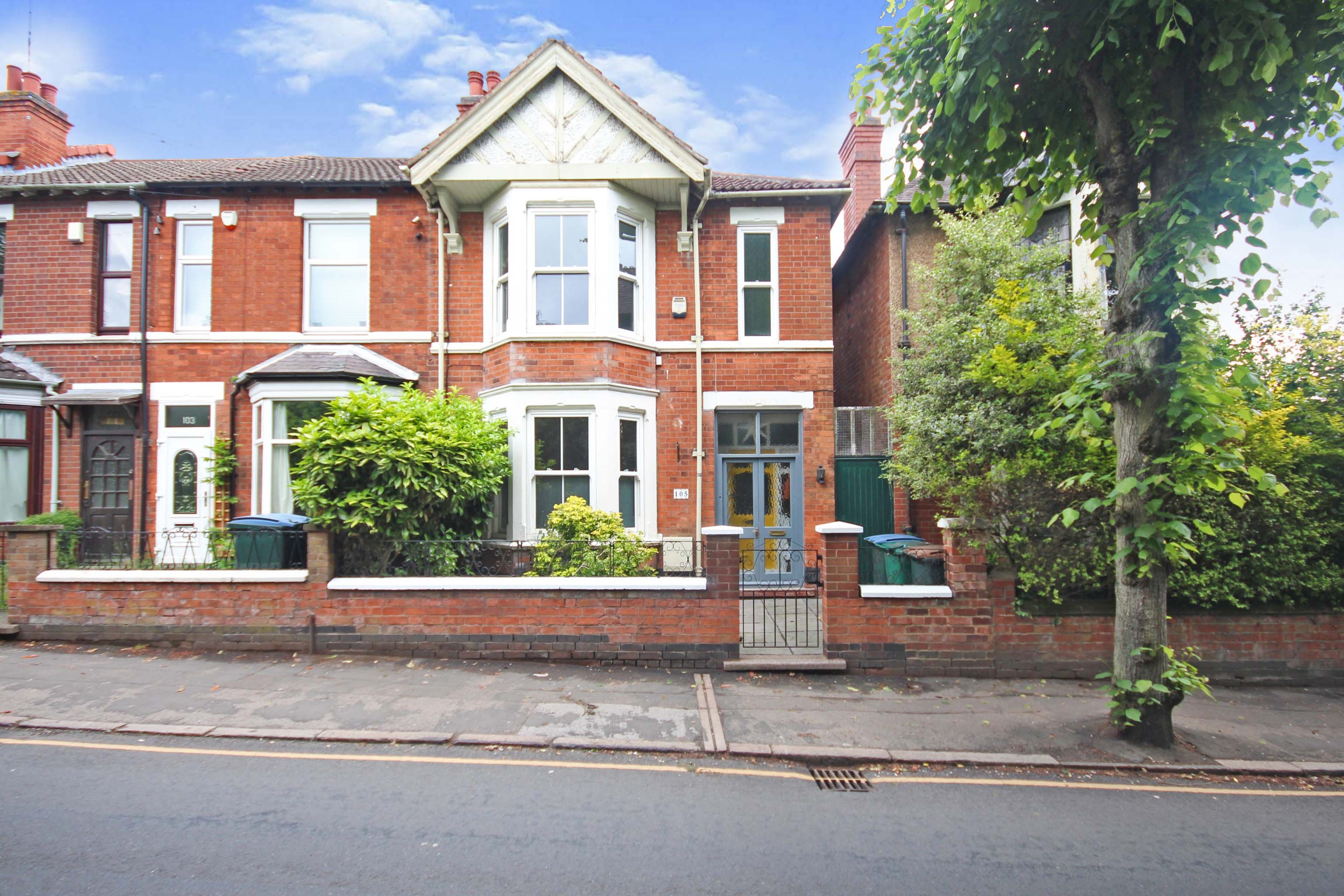 3 bedroom end of terrace house for sale in Brays Lane, Coventry, CV2 4DS