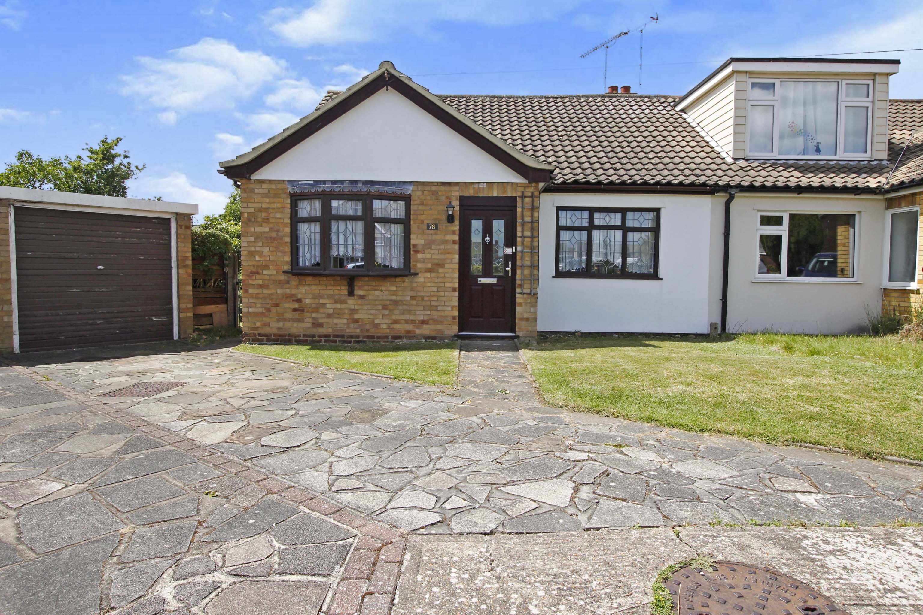 3 bedroom bungalow for sale in Woodlow, Benfleet, SS7 3RH