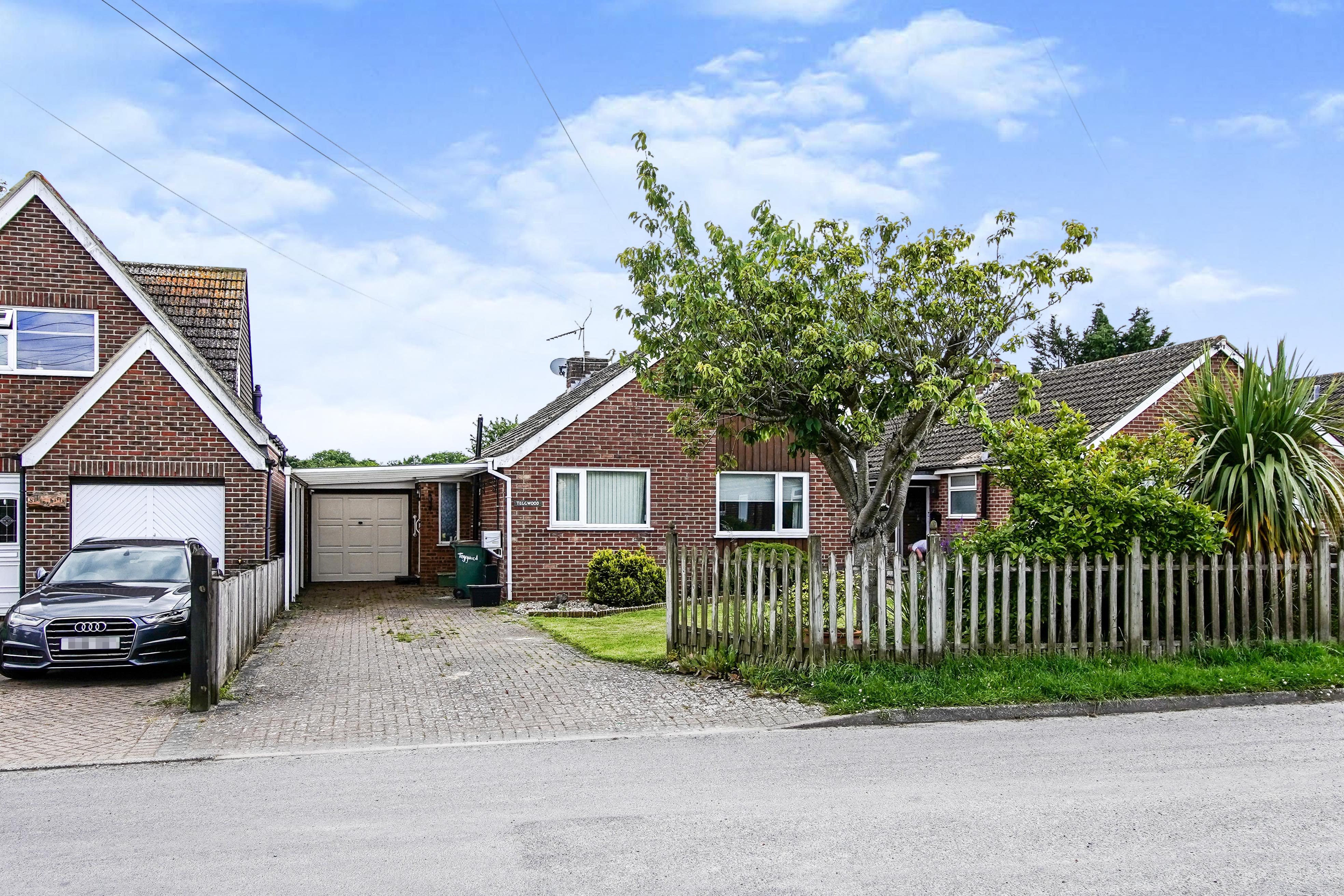 2 bedroom detached bungalow for sale in Belcaire Close, Hythe, CT21 4JR