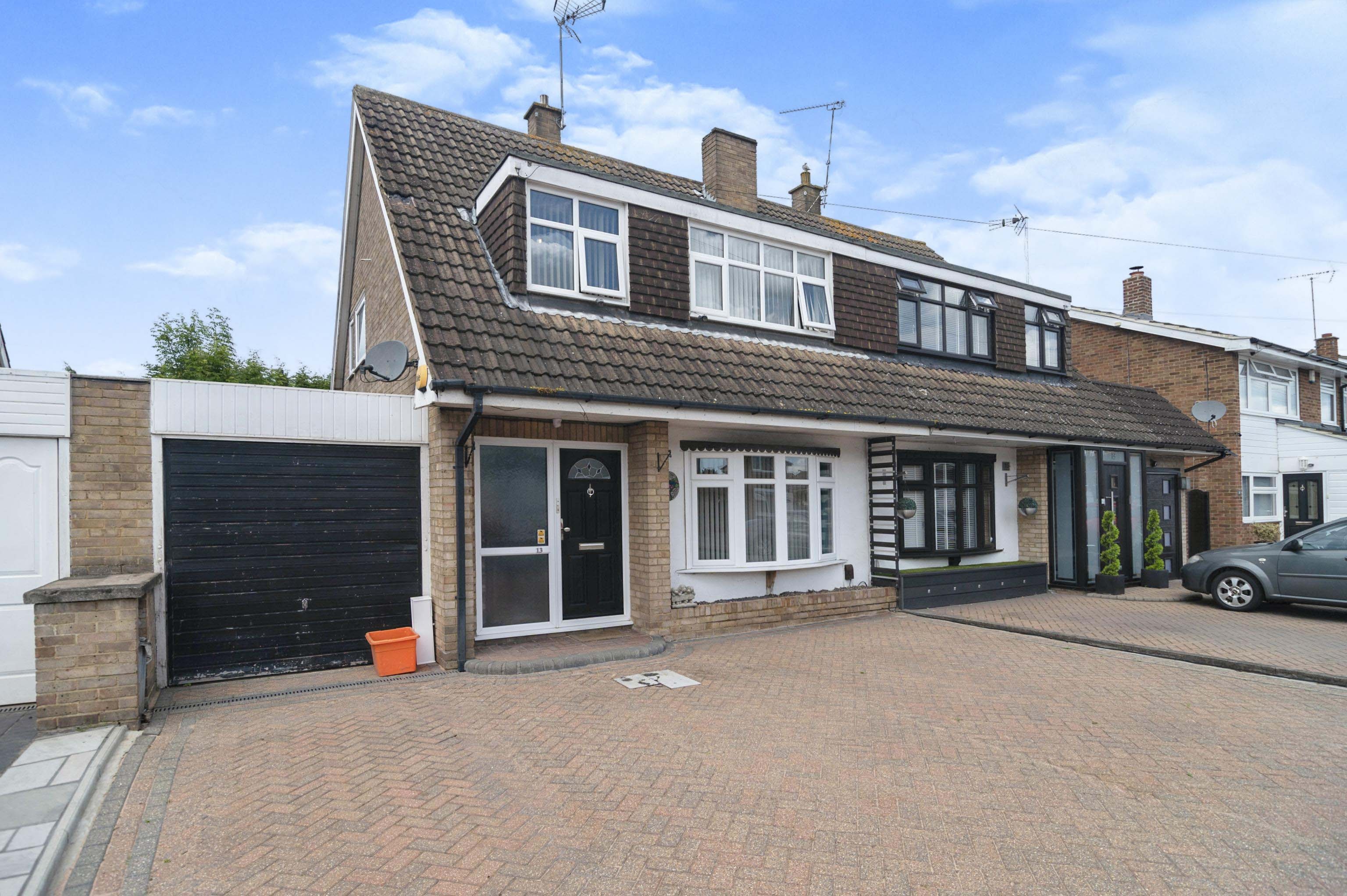 semidetached house for sale in Hyde Way, Wickford, SS12 9BH