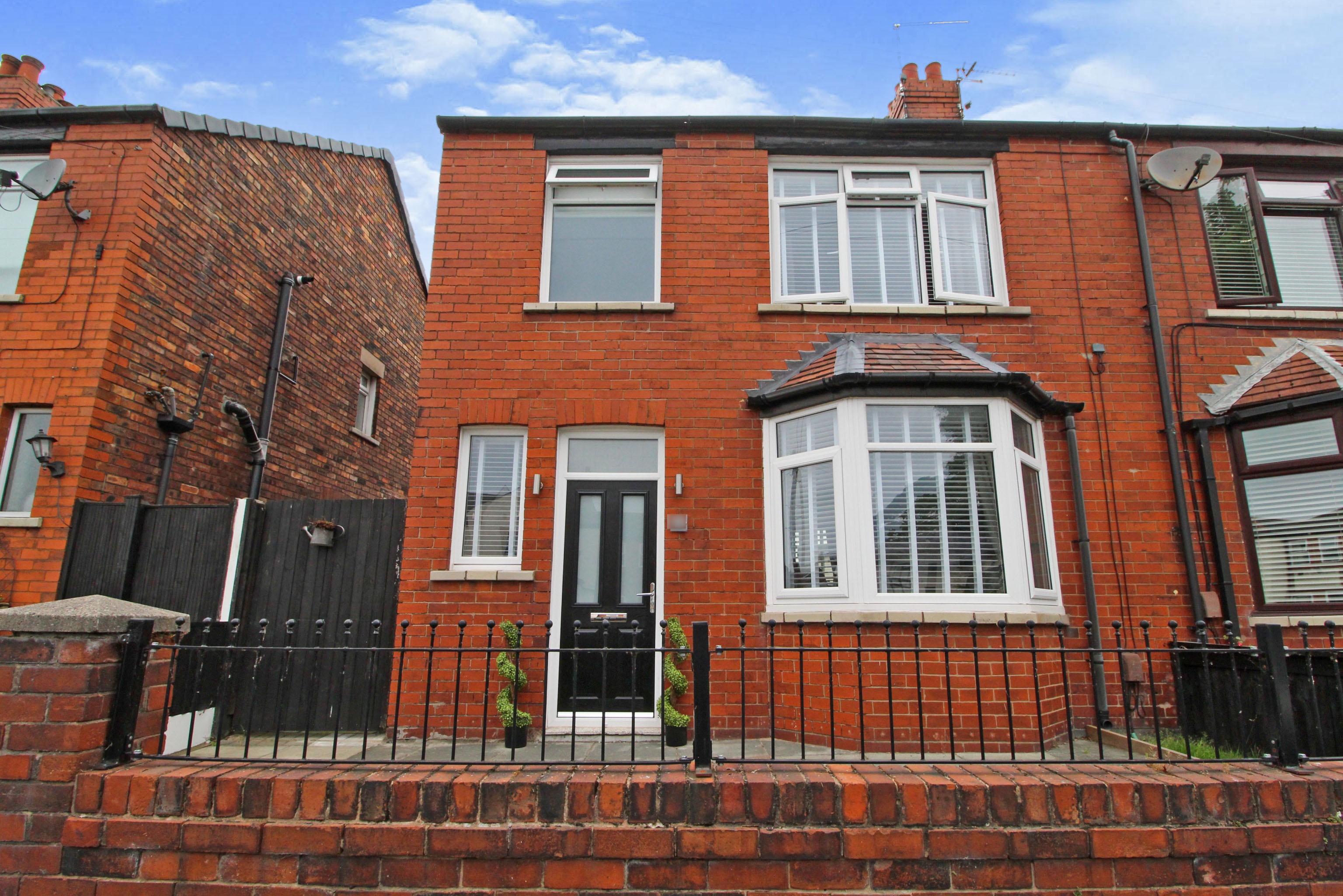 3 bedroom semidetached house for sale in Nutgrove Road, St. Helens
