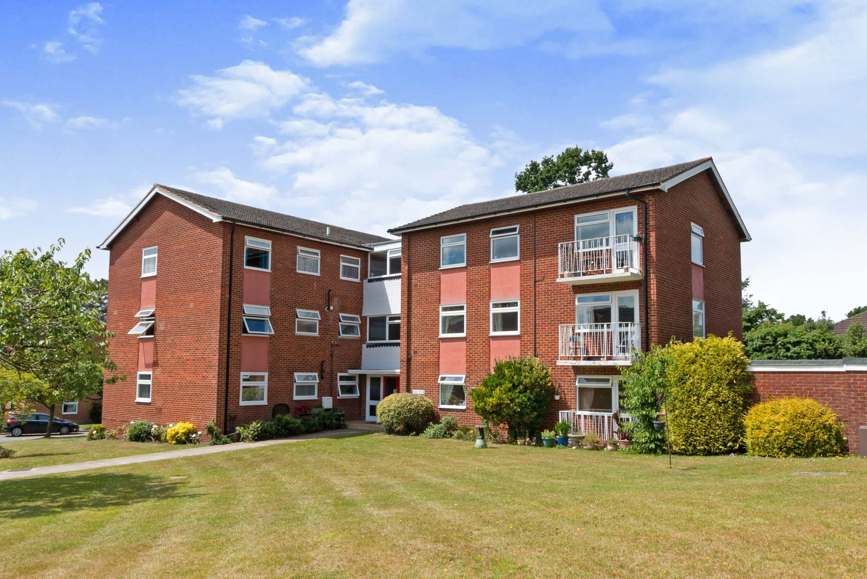 2 bedroom apartment for sale in Elleray Court, Ash Vale, GU12 5EG