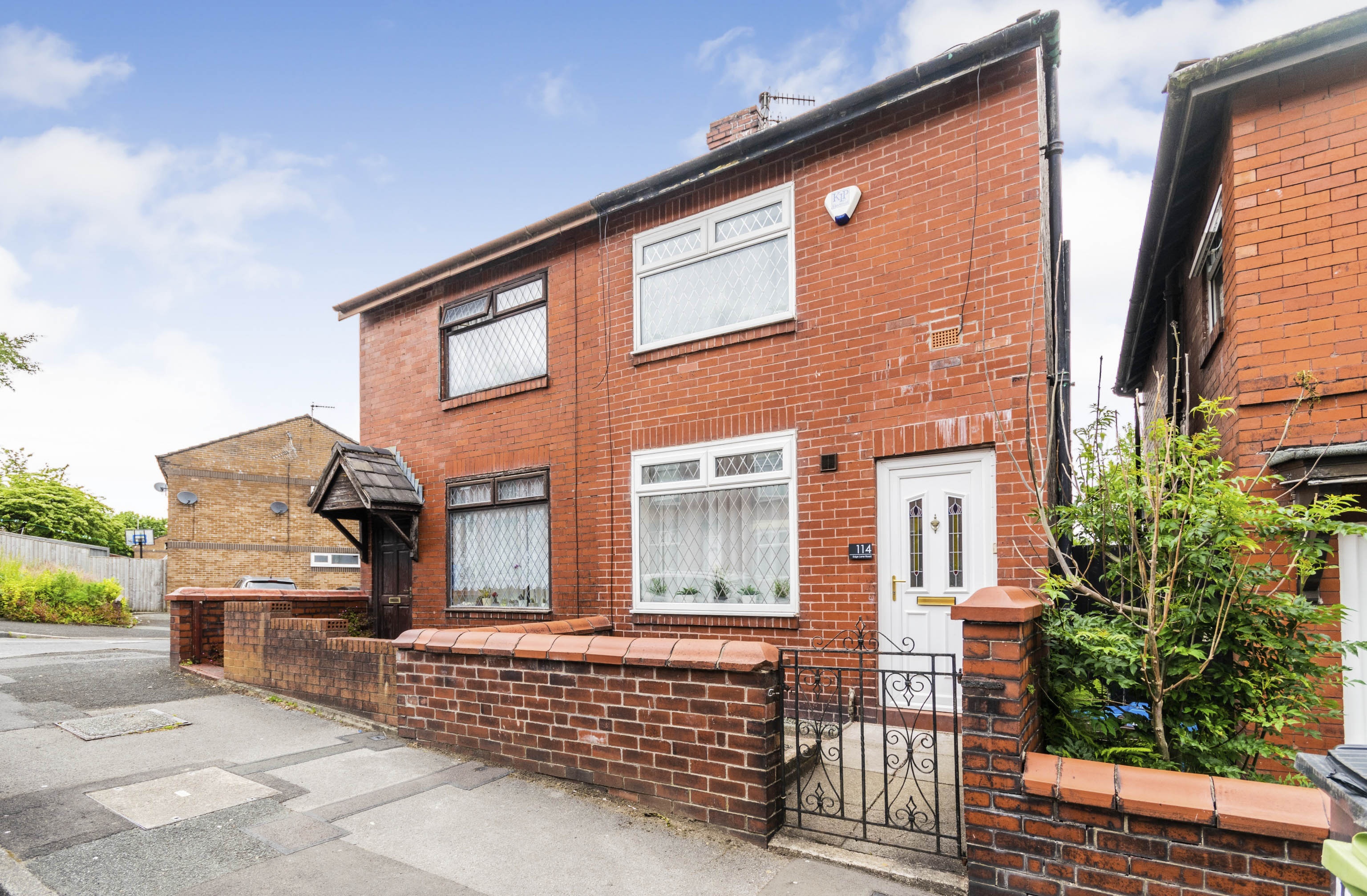 2 bedroom terraced house for sale in Edge Lane Road, Oldham, OL1 3RH