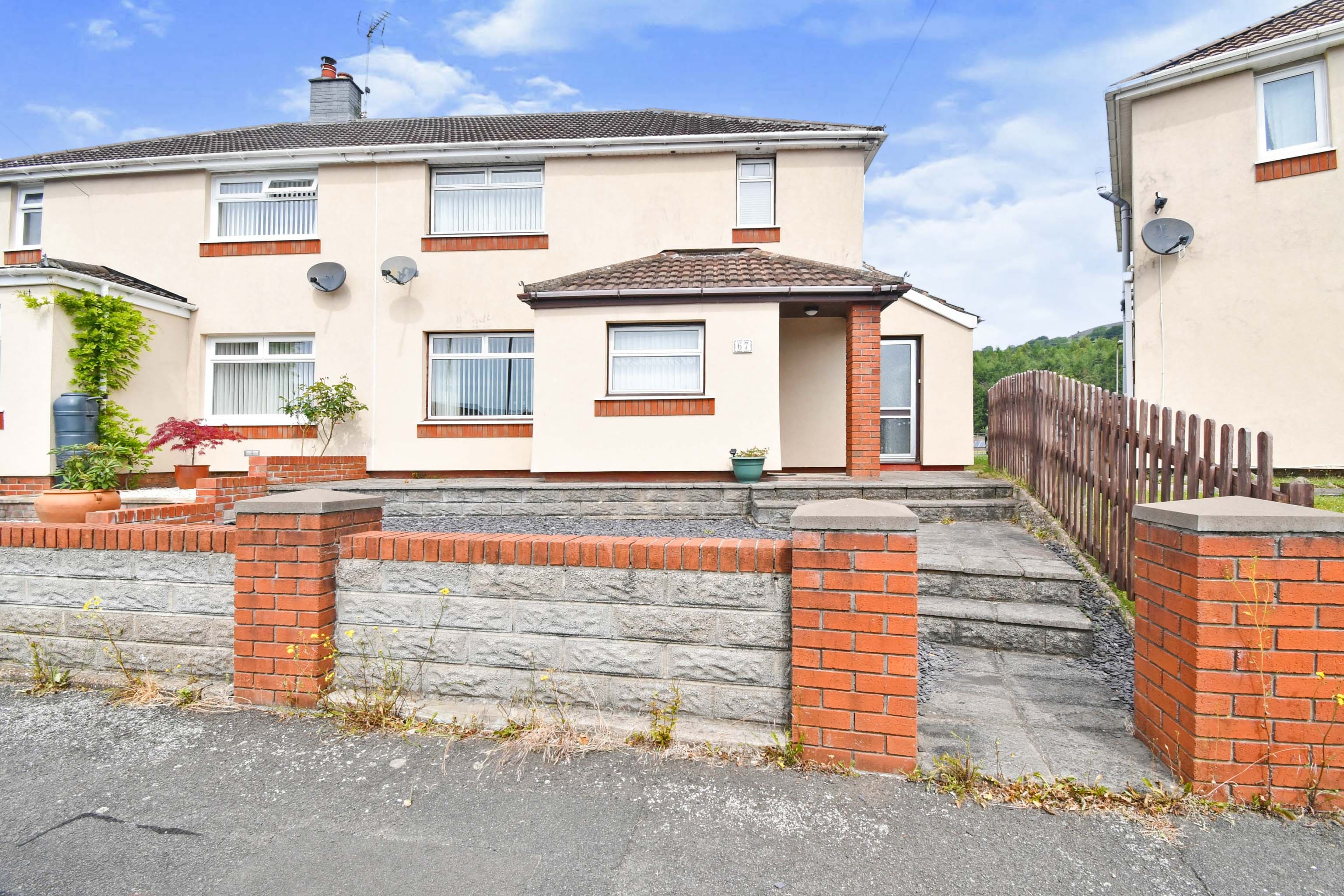 3 bedroom semidetached house for sale in Bryn Y Fran Avenue