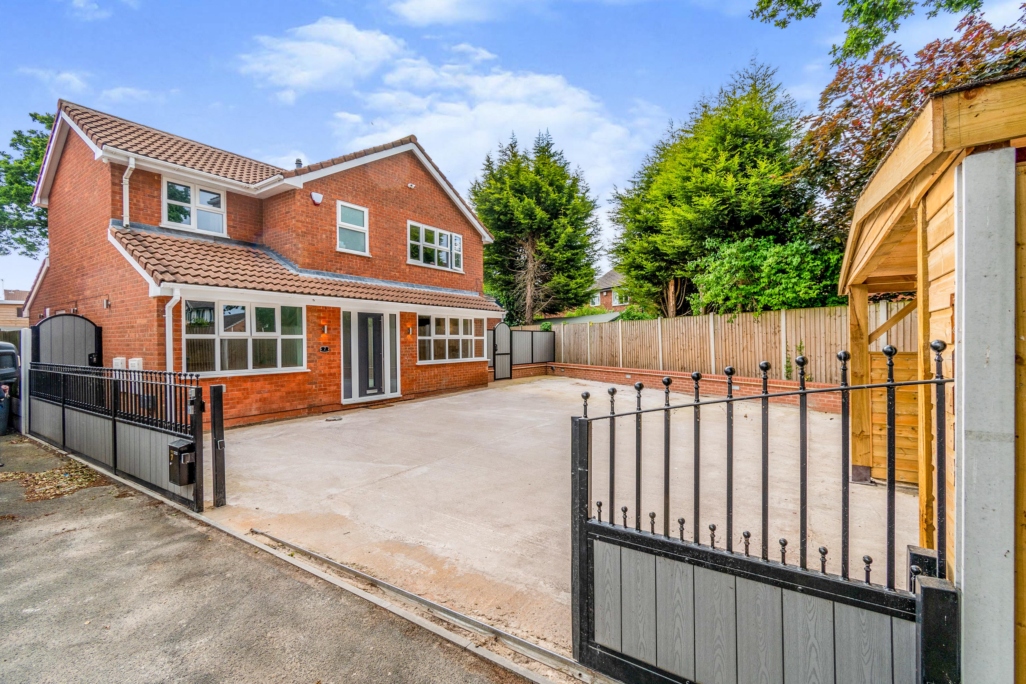 5 bedroom detached house for sale in Rockrose Gardens, Wolverhampton