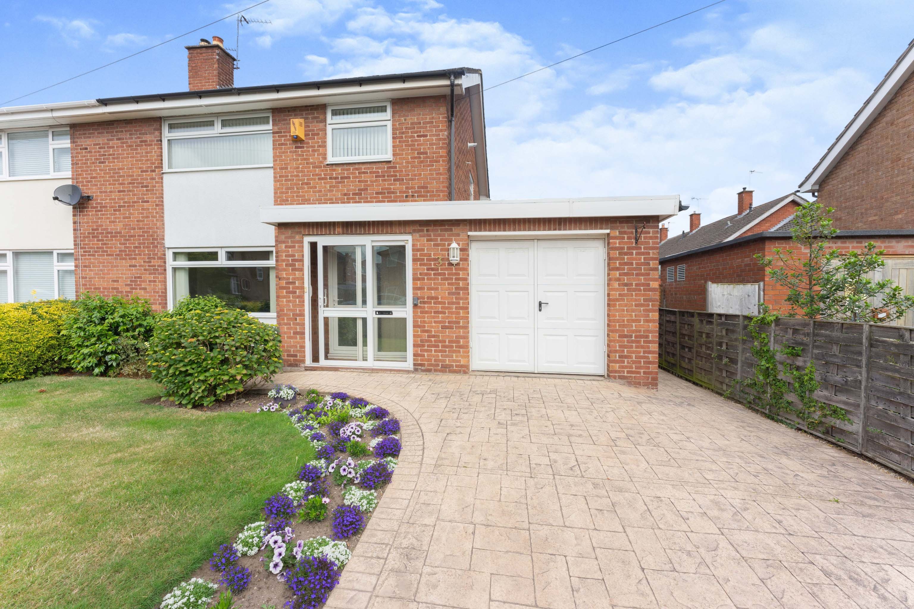 3 bedroom semidetached house for sale in Glenwood Road, Little Sutton, CH66 3RZ