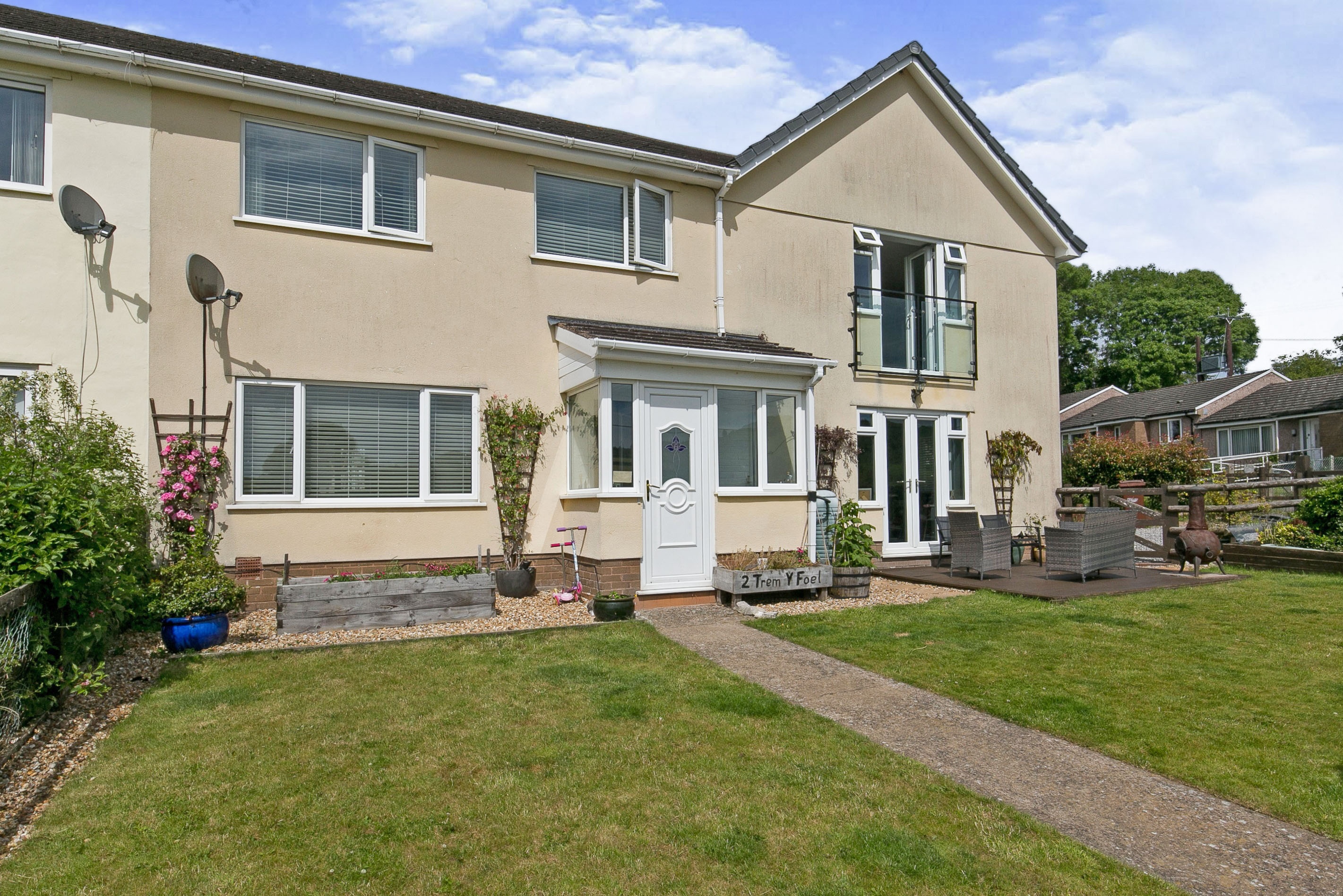 5 bedroom semidetached house for sale in Trem Y Foel, Rhes Y Cae, CH8 8JH