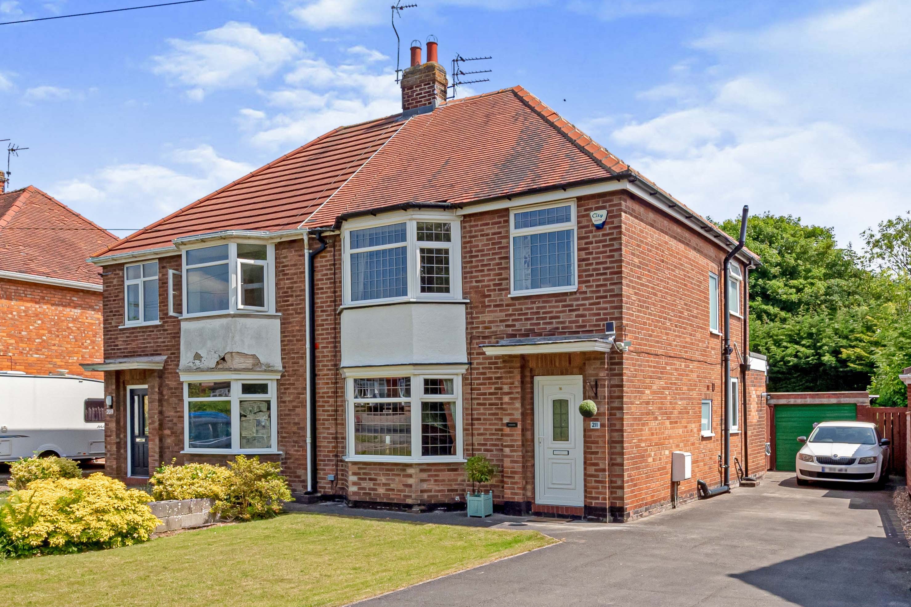 3 bedroom semidetached house for sale in New Village Road, Cottingham
