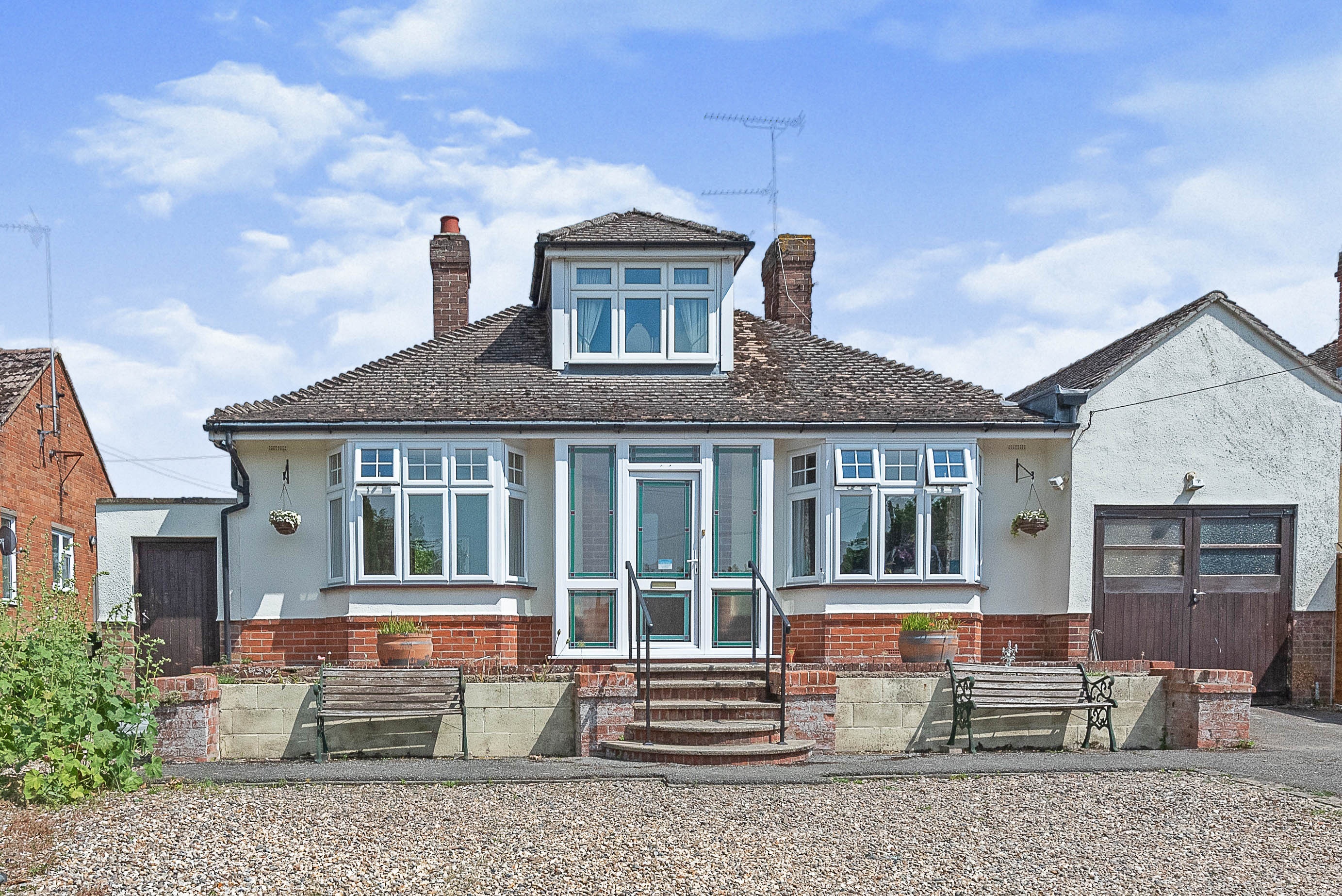 3 bedroom detached bungalow for sale in Barking Road, Ipswich, IP6 8EZ