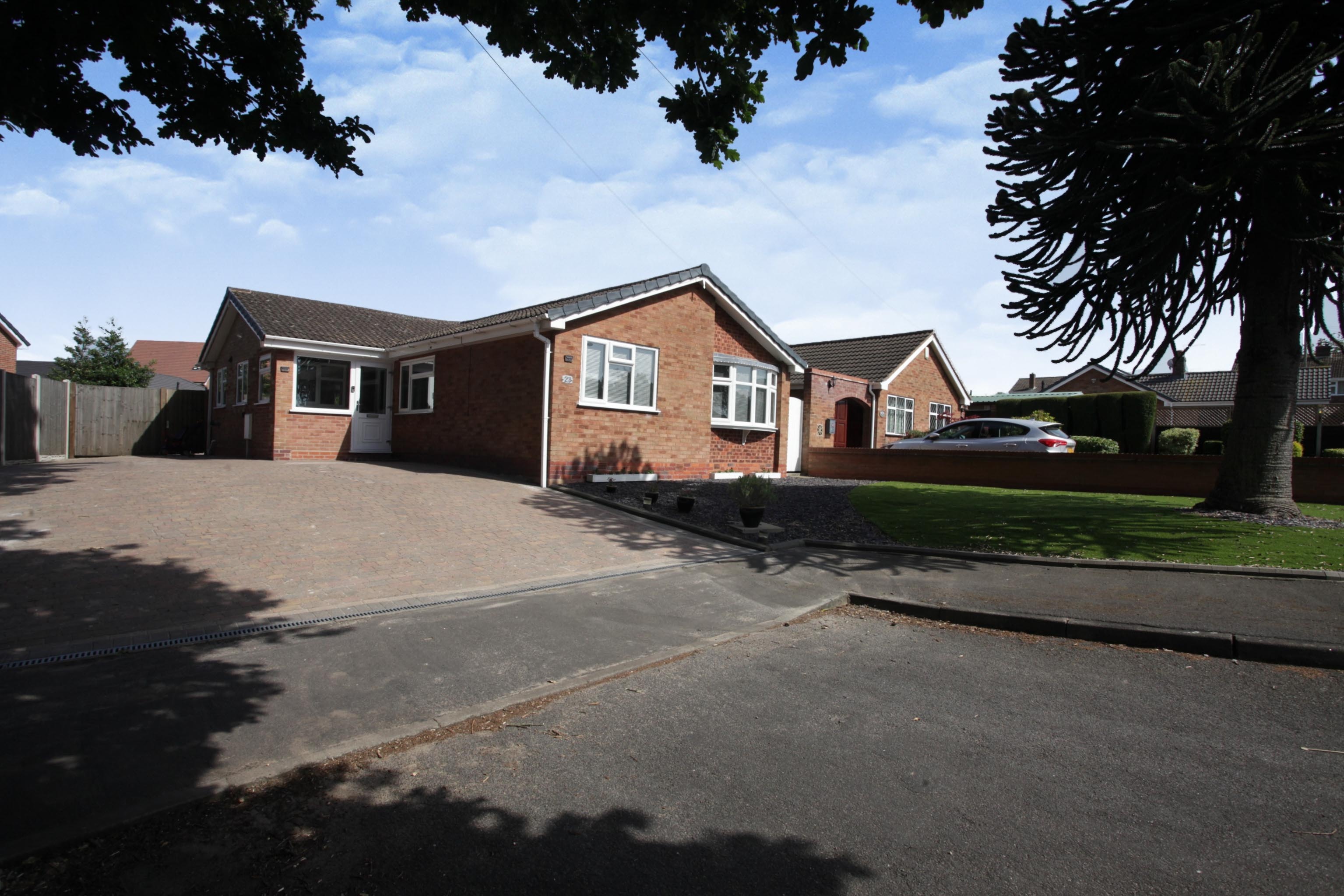 3 bedroom detached bungalow for sale in Nuthurst Crescent, Nuneaton