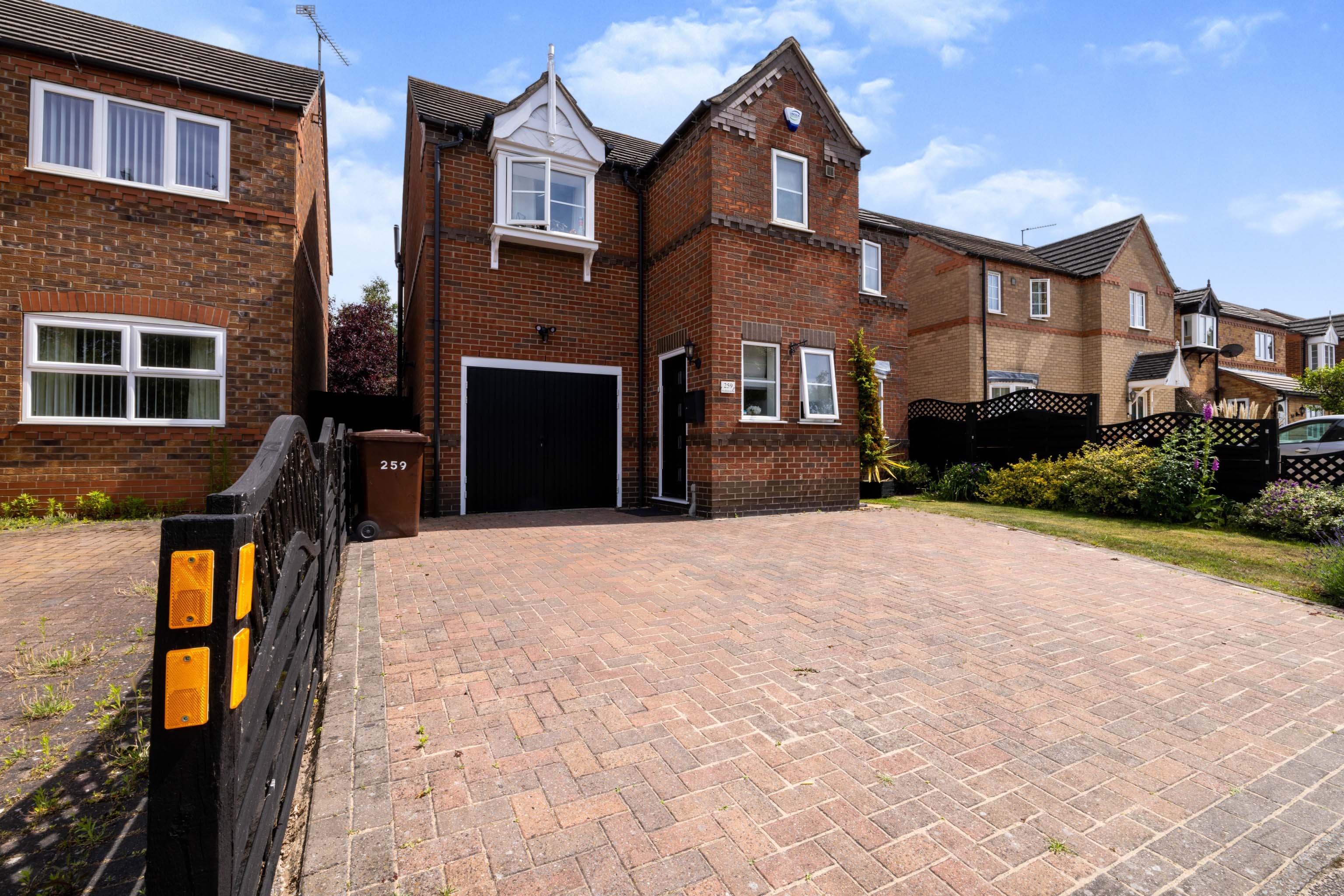 3 bedroom detached house for sale in Woodfield Avenue, Lincoln, LN6 0PX