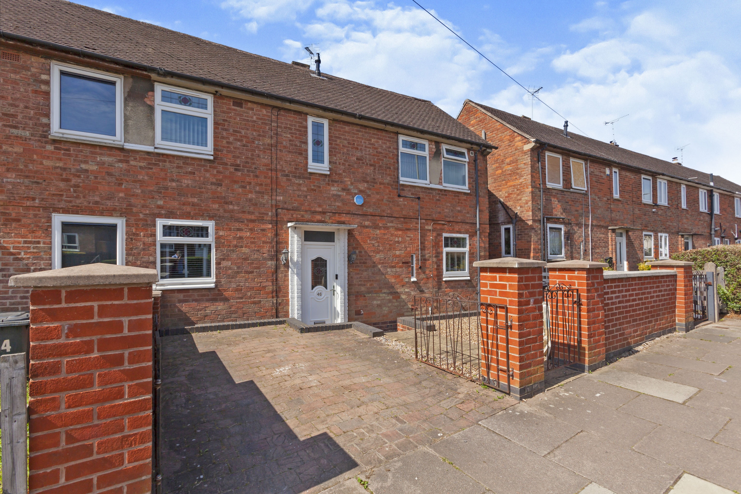 3 bedroom end of terrace house for sale in Blissett Road, New Parks, Leicester, LE3 9HN