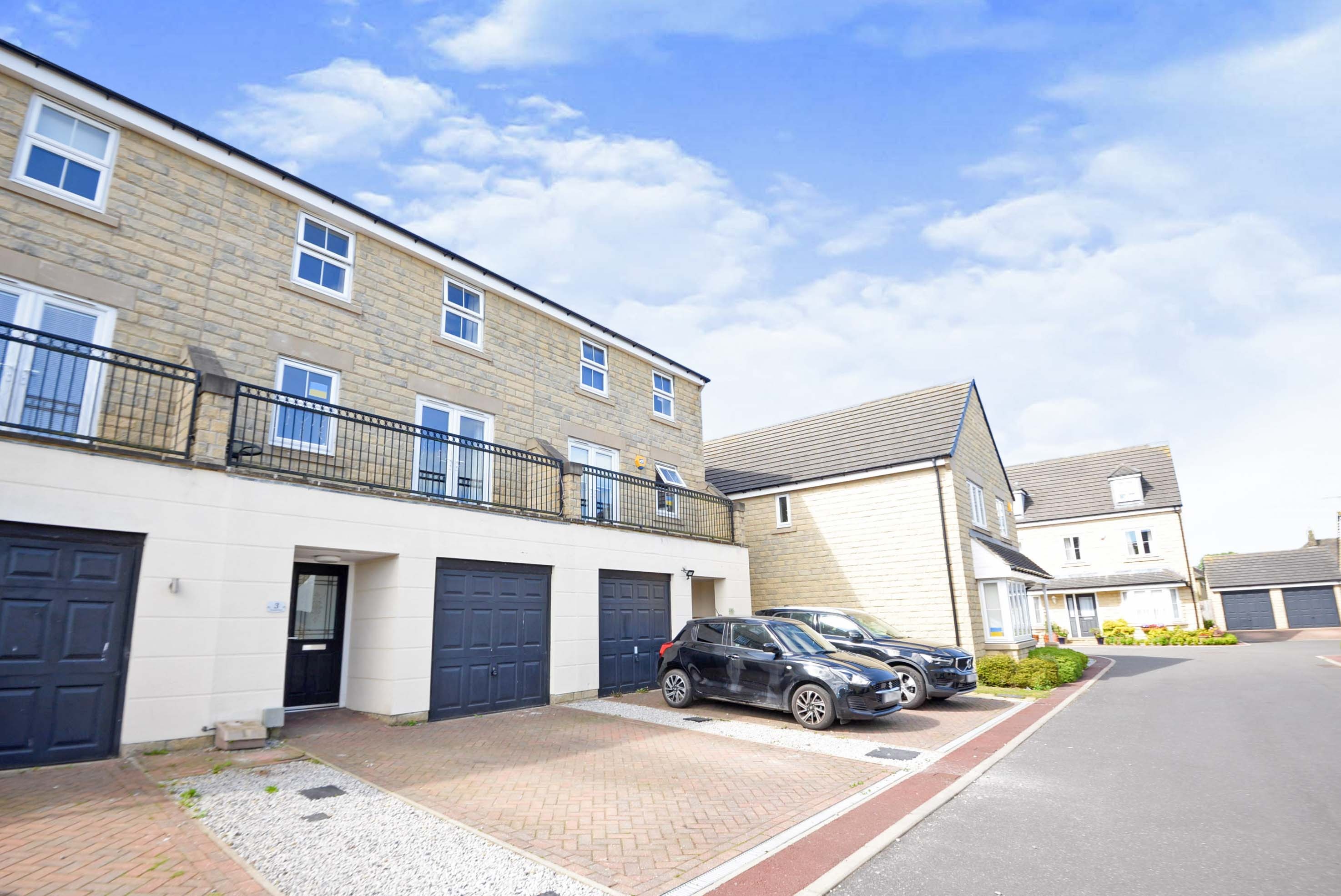 4 bedroom terraced house for sale in Tempest Close, Wilsden, BD15 0FA