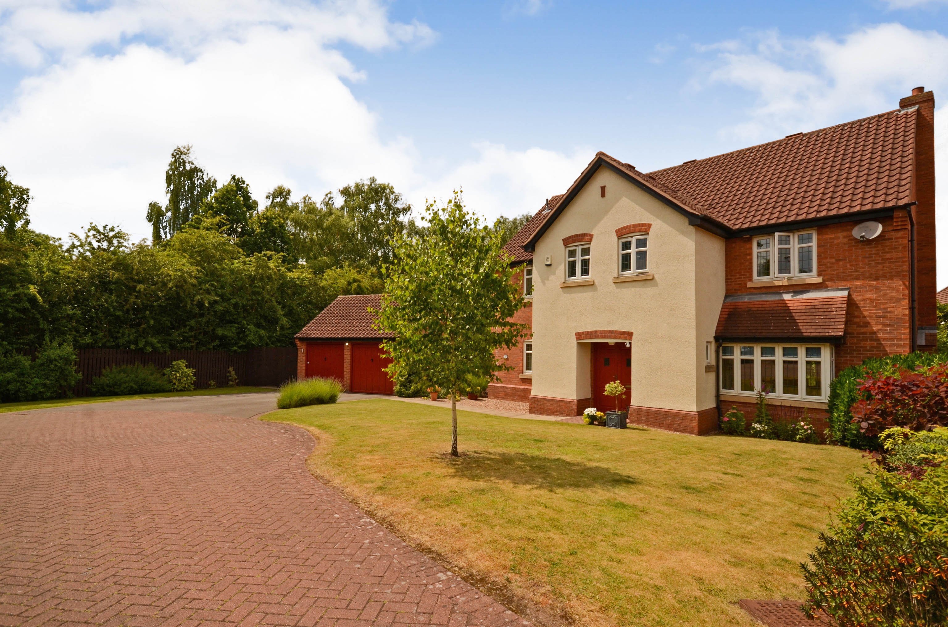 5 bedroom detached house for sale in Southern Wood, Worksop, S80 3DA