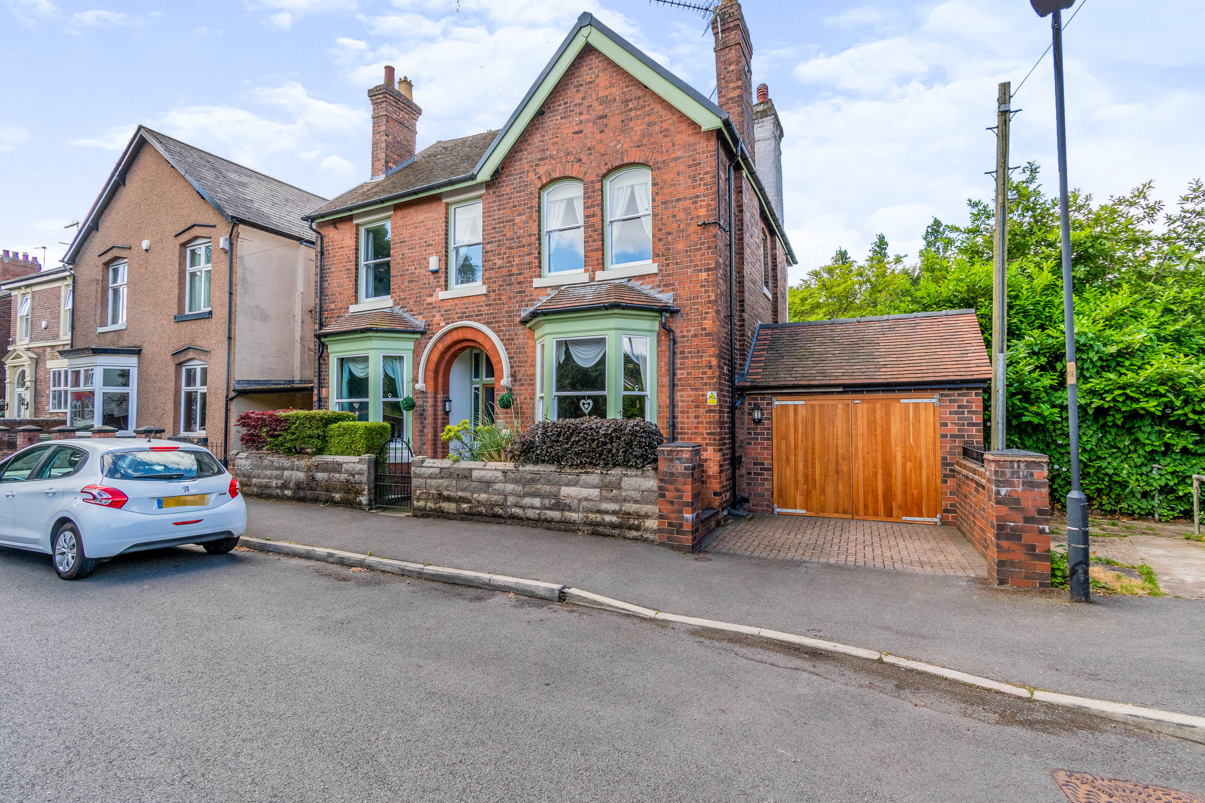 4 bedroom detached house for sale in Banks Street, Willenhall, WV13 1SP