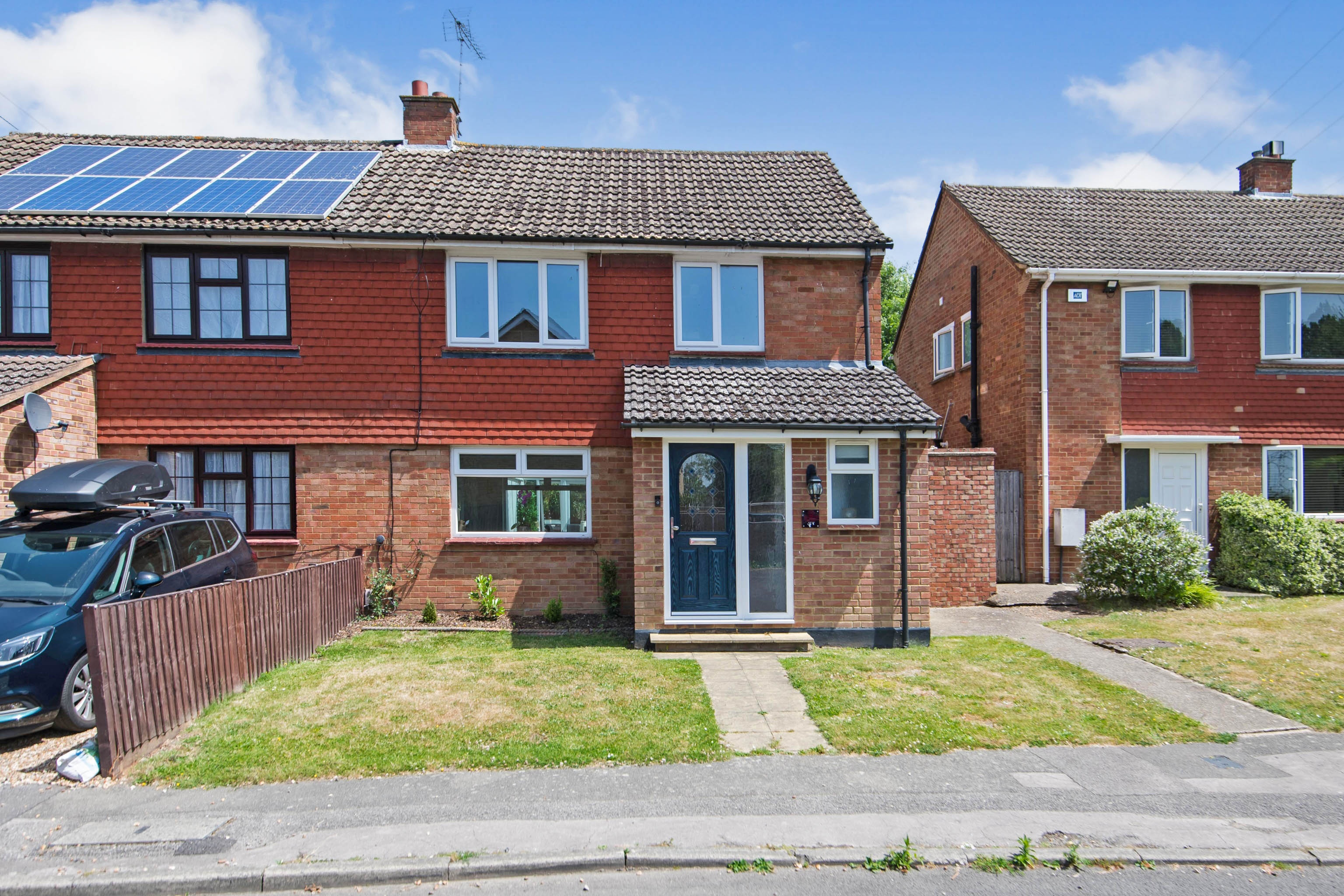 3 bedroom semidetached house for sale in Broomfield Road, Addlestone