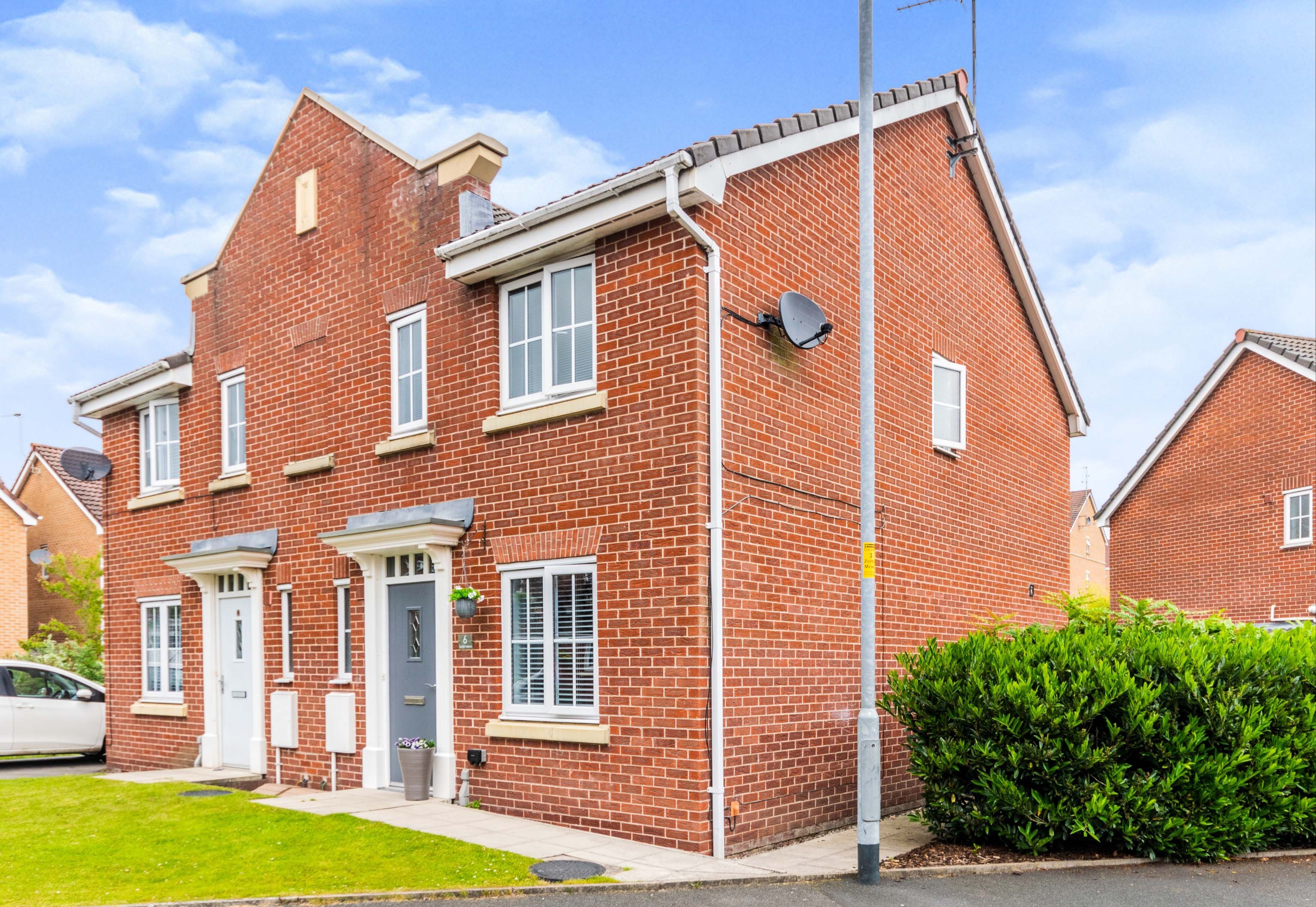 3 bedroom semidetached house for sale in Zorbit Mews, Hyde, SK14 4GN