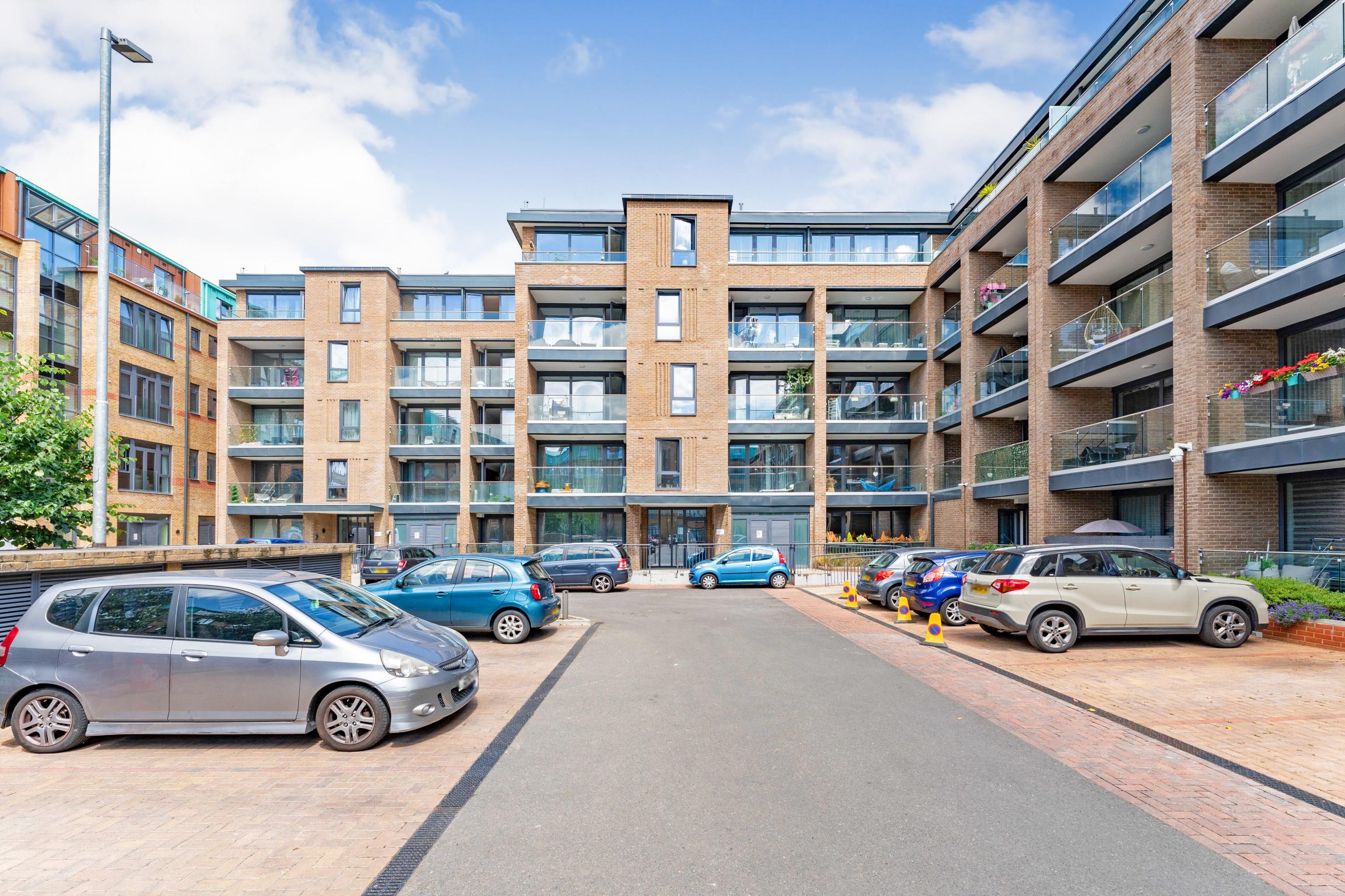 1 bedroom apartment for sale in 7 Brindley Place, Uxbridge, UB8 2UT