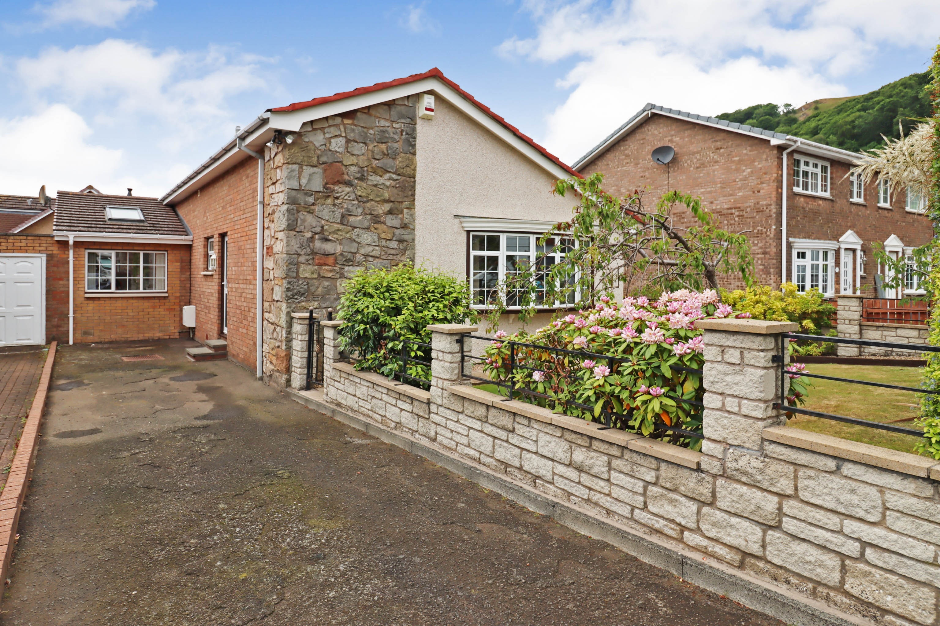 3 bedroom bungalow for sale in Russell Grove, Burntisland, KY3 9HL