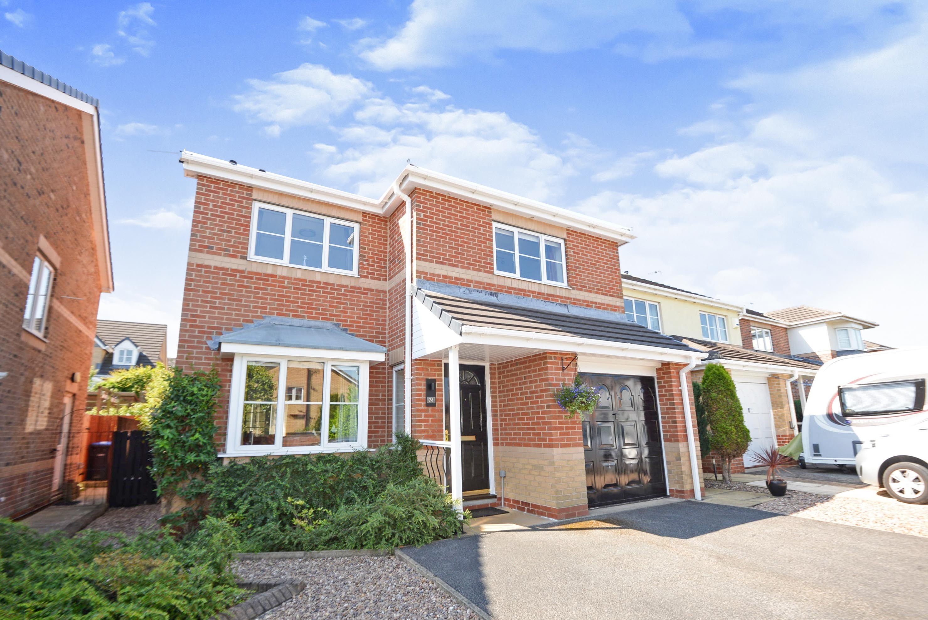 4 bedroom detached house for sale in Heron Close, Keighley, BD20 6UN